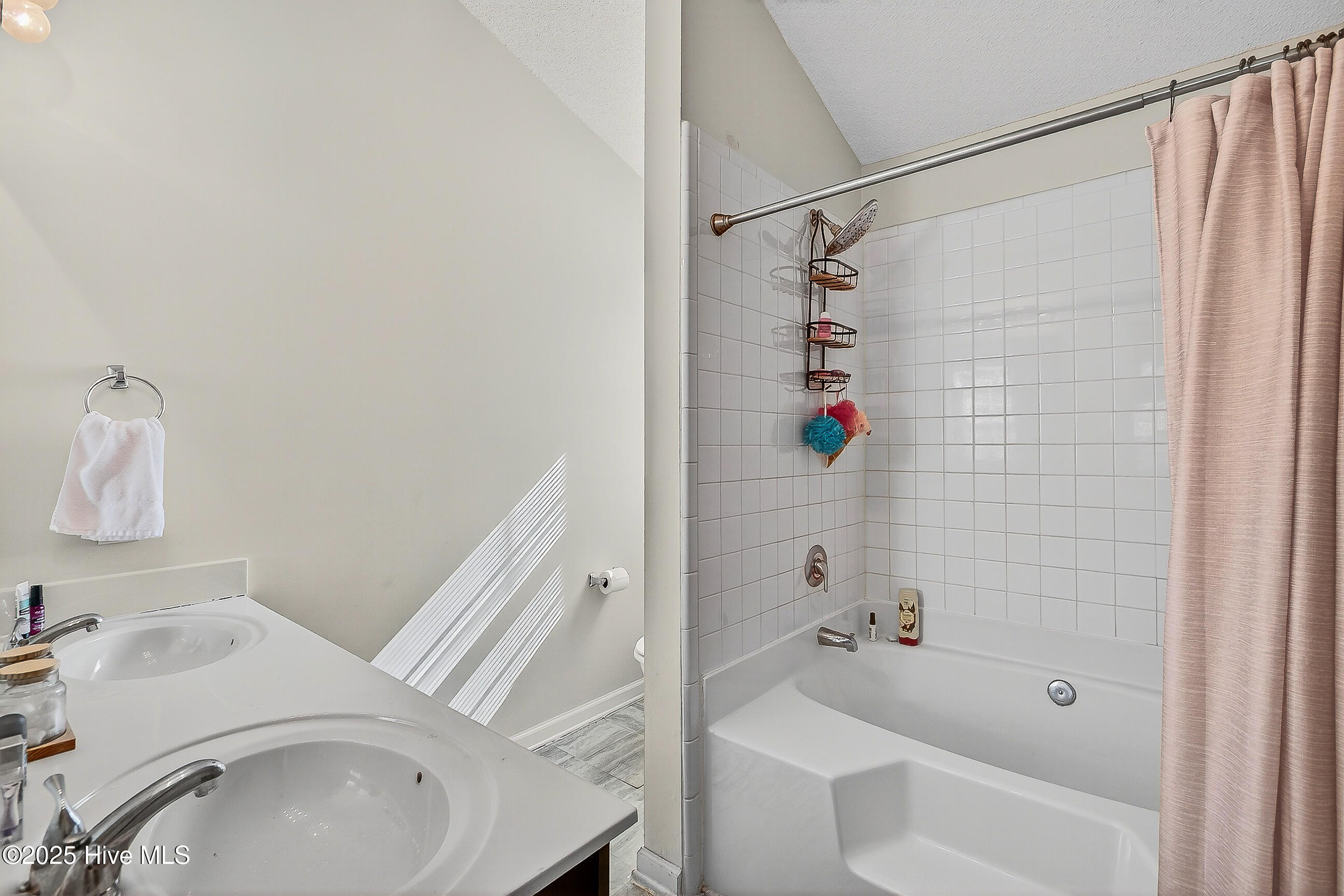 100539174 | Photo 20