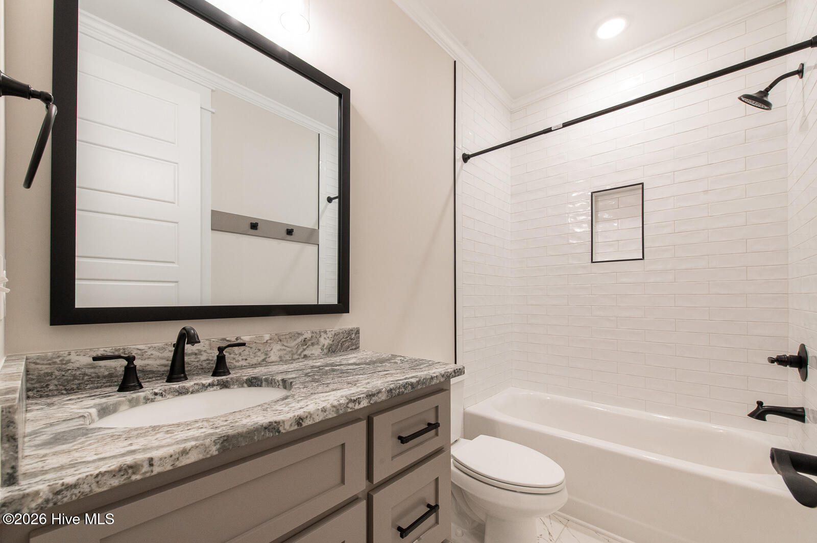 Full Bath with Tiled Shower!