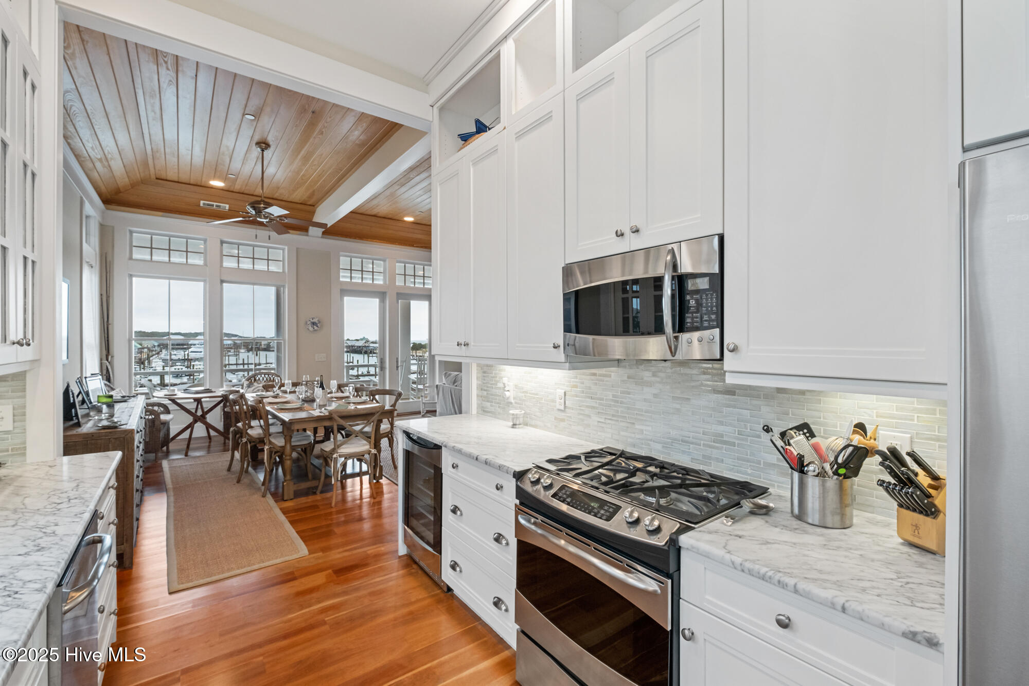 100492328 | Photo 20