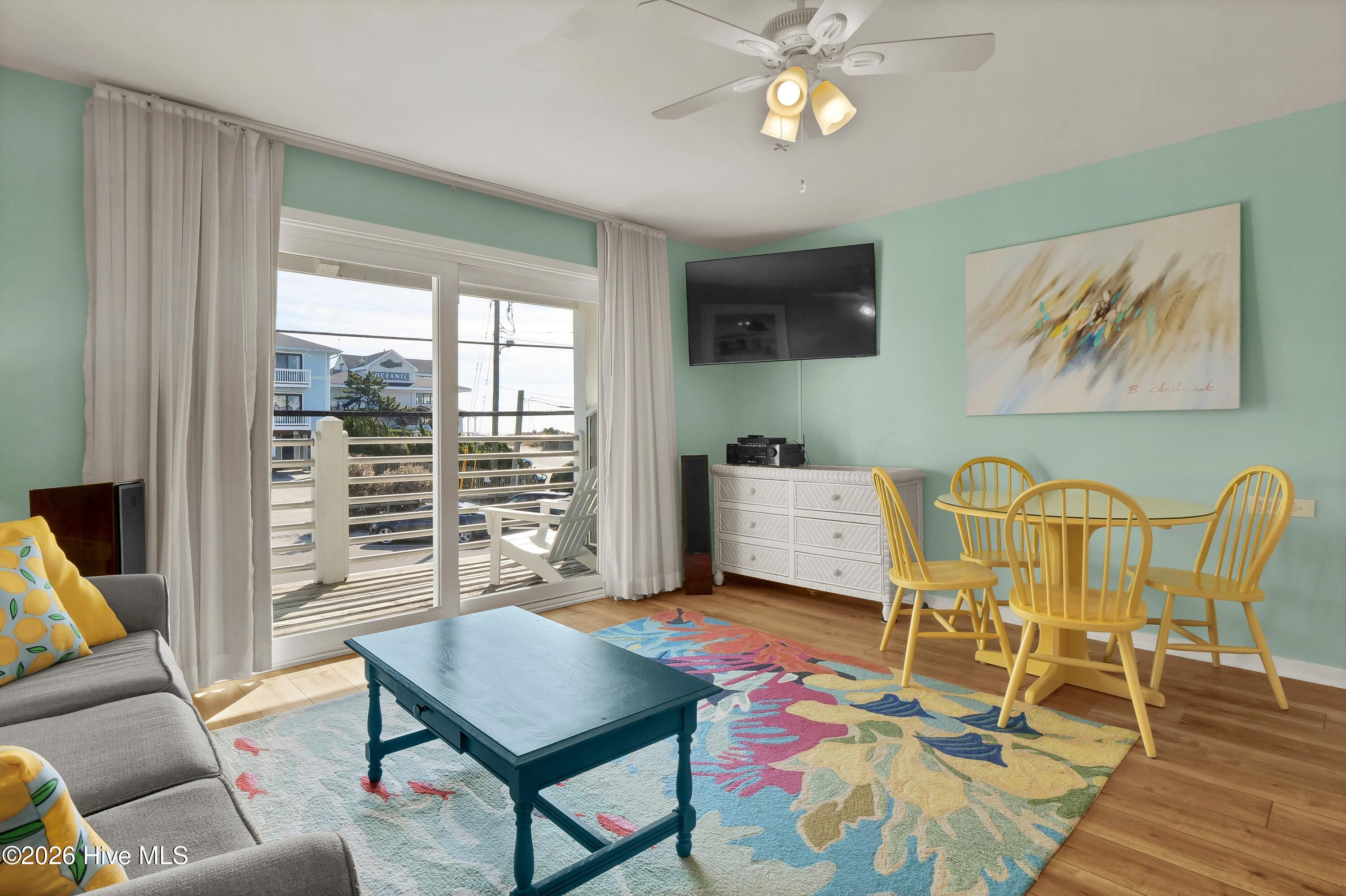 100549737 | Photo 21