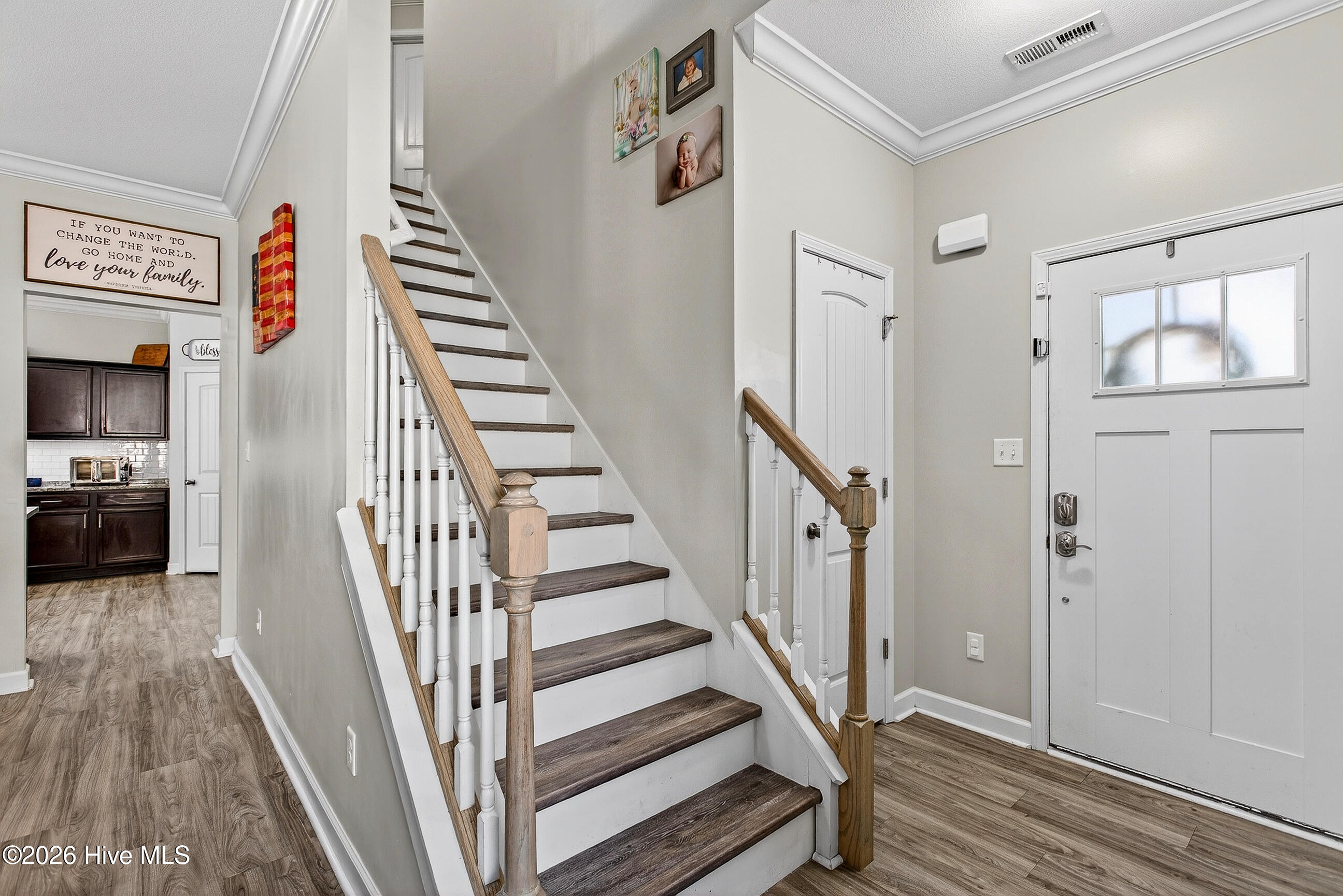 100562931 | Photo 16