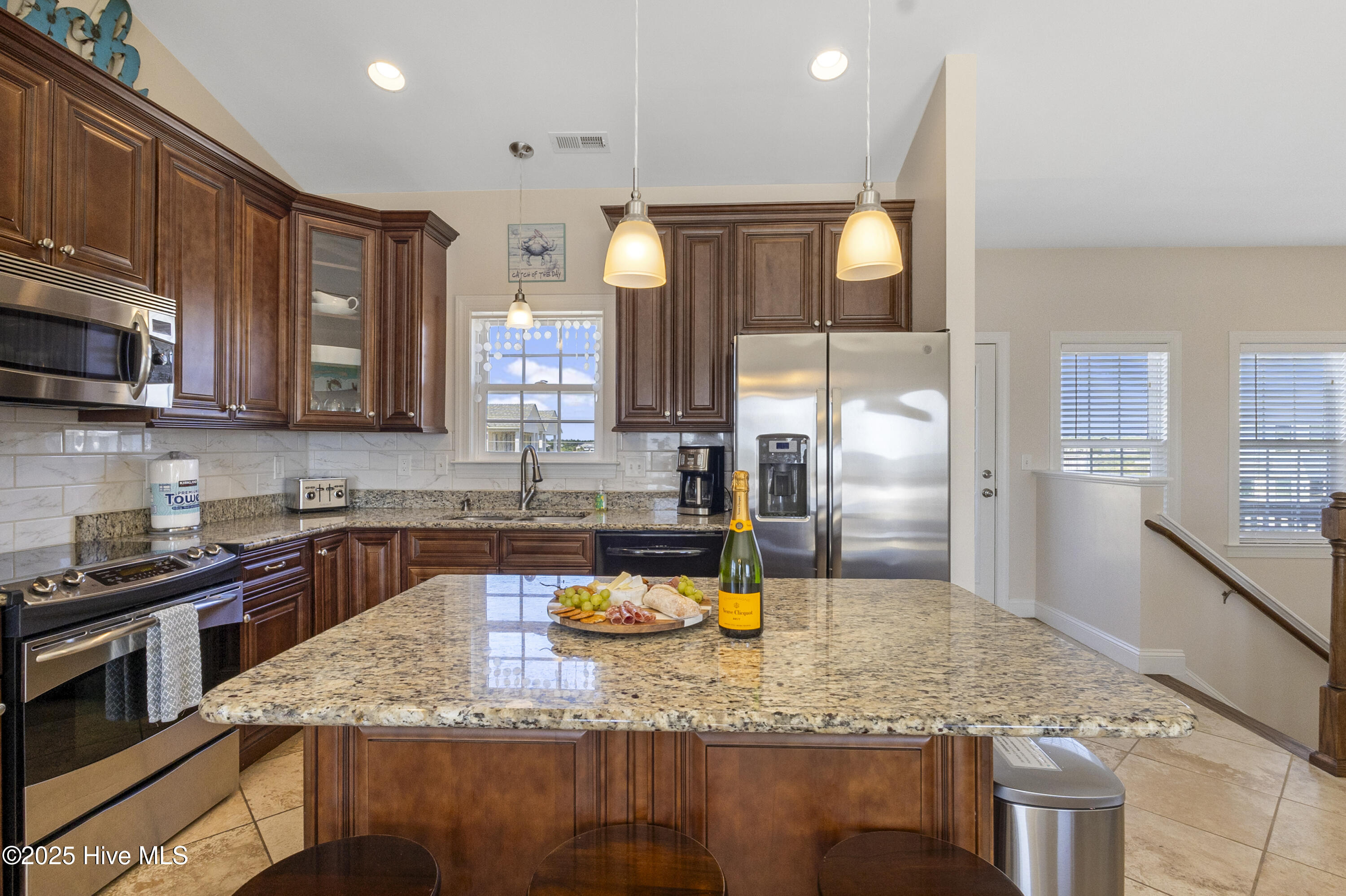 100557333 | Photo 14