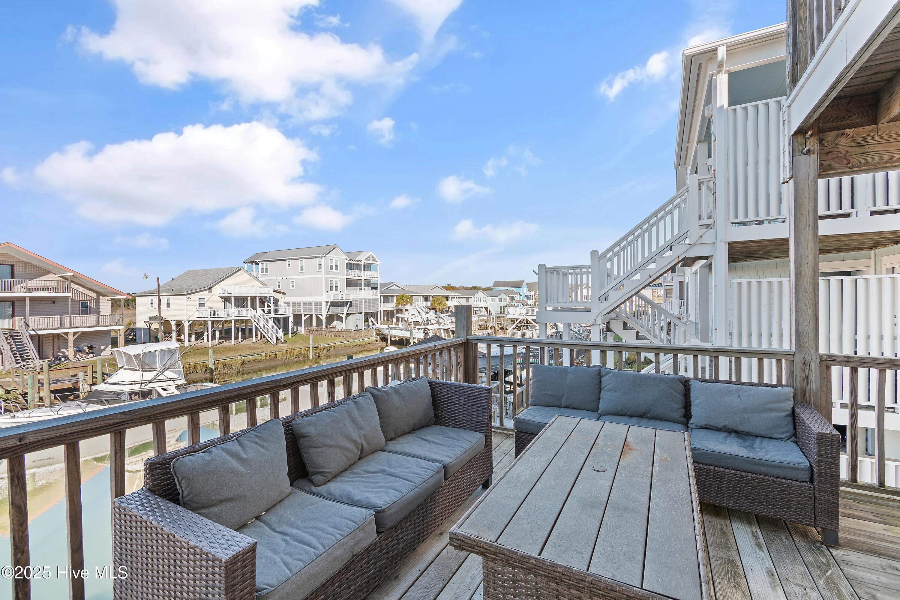 100542122 | Photo 26