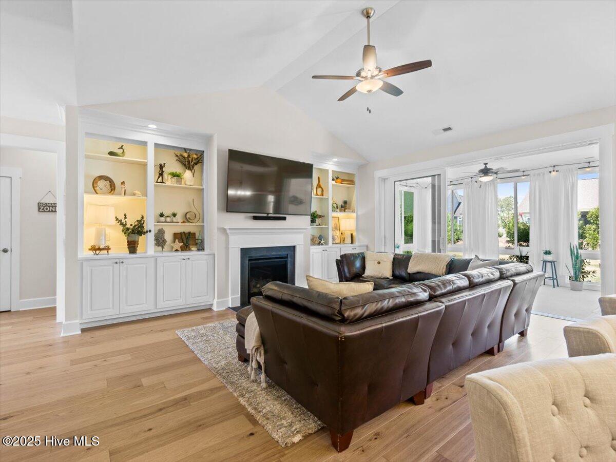 100516442 | Photo 11