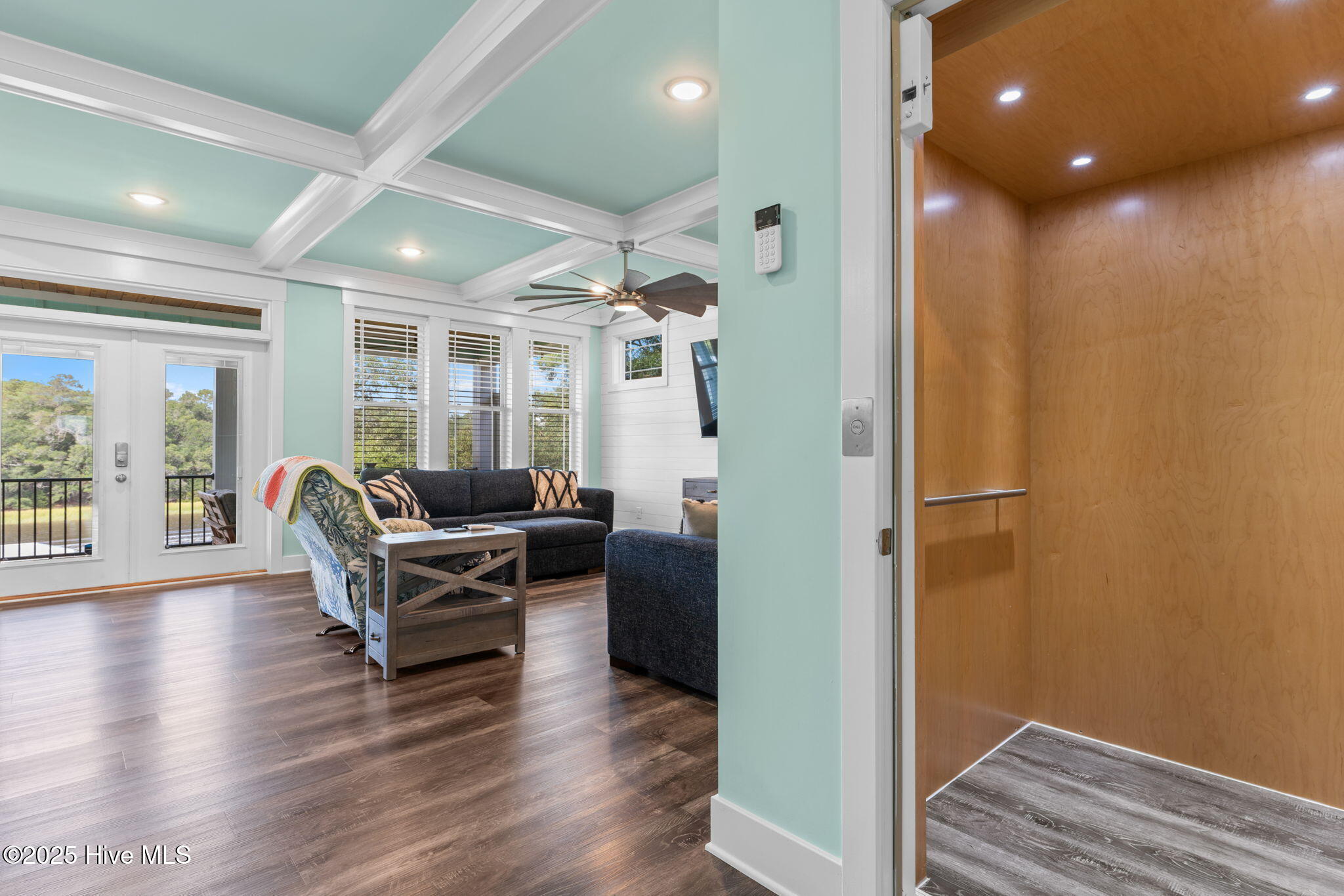 100527753 | Photo 73