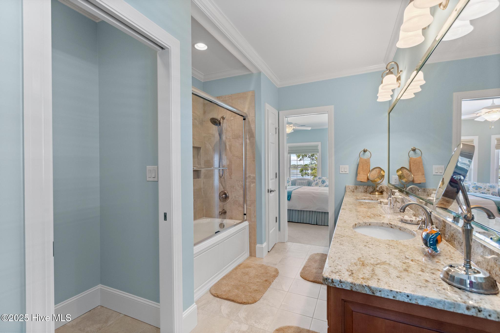 100567588 | Photo 36