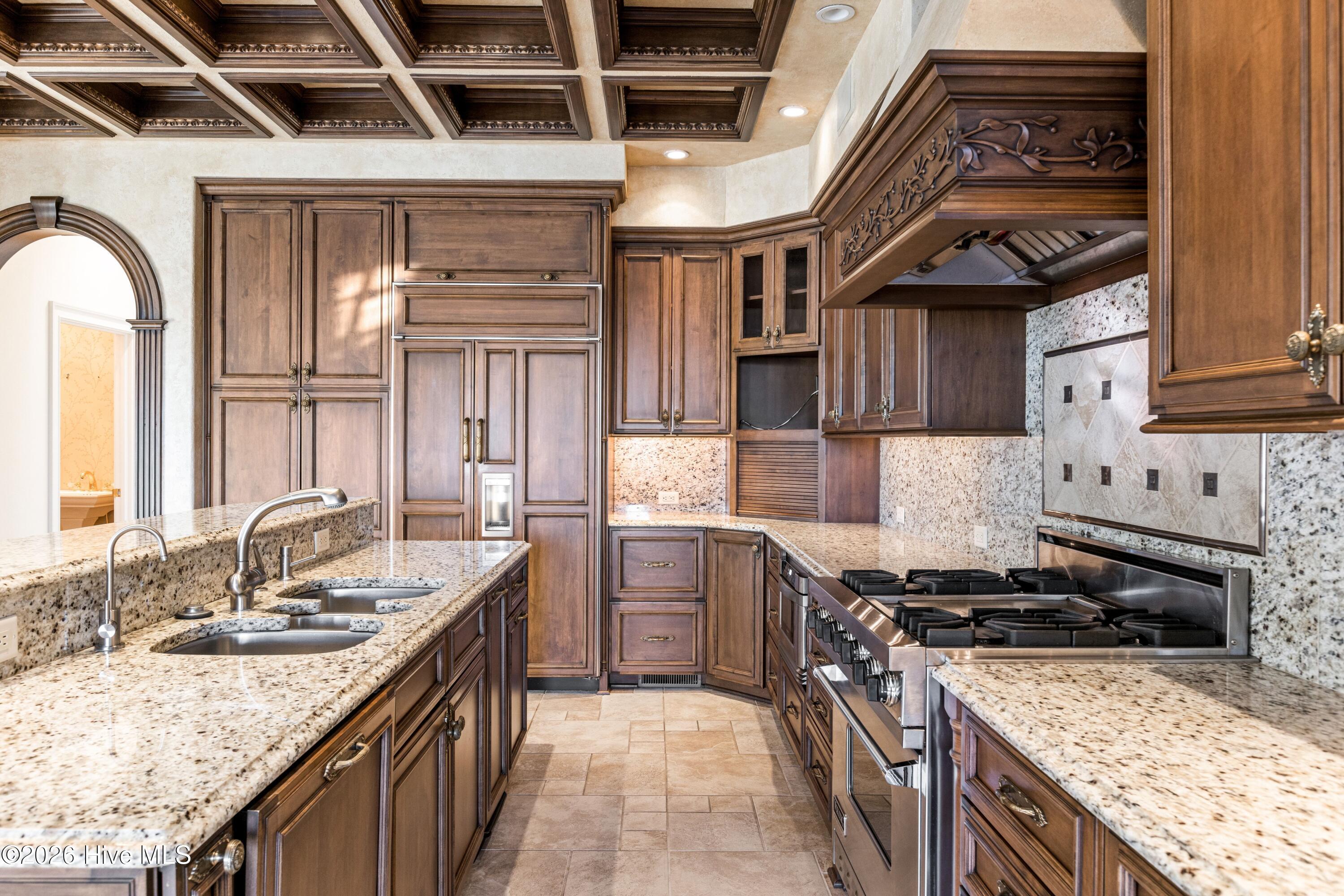 100557099 | Photo 14