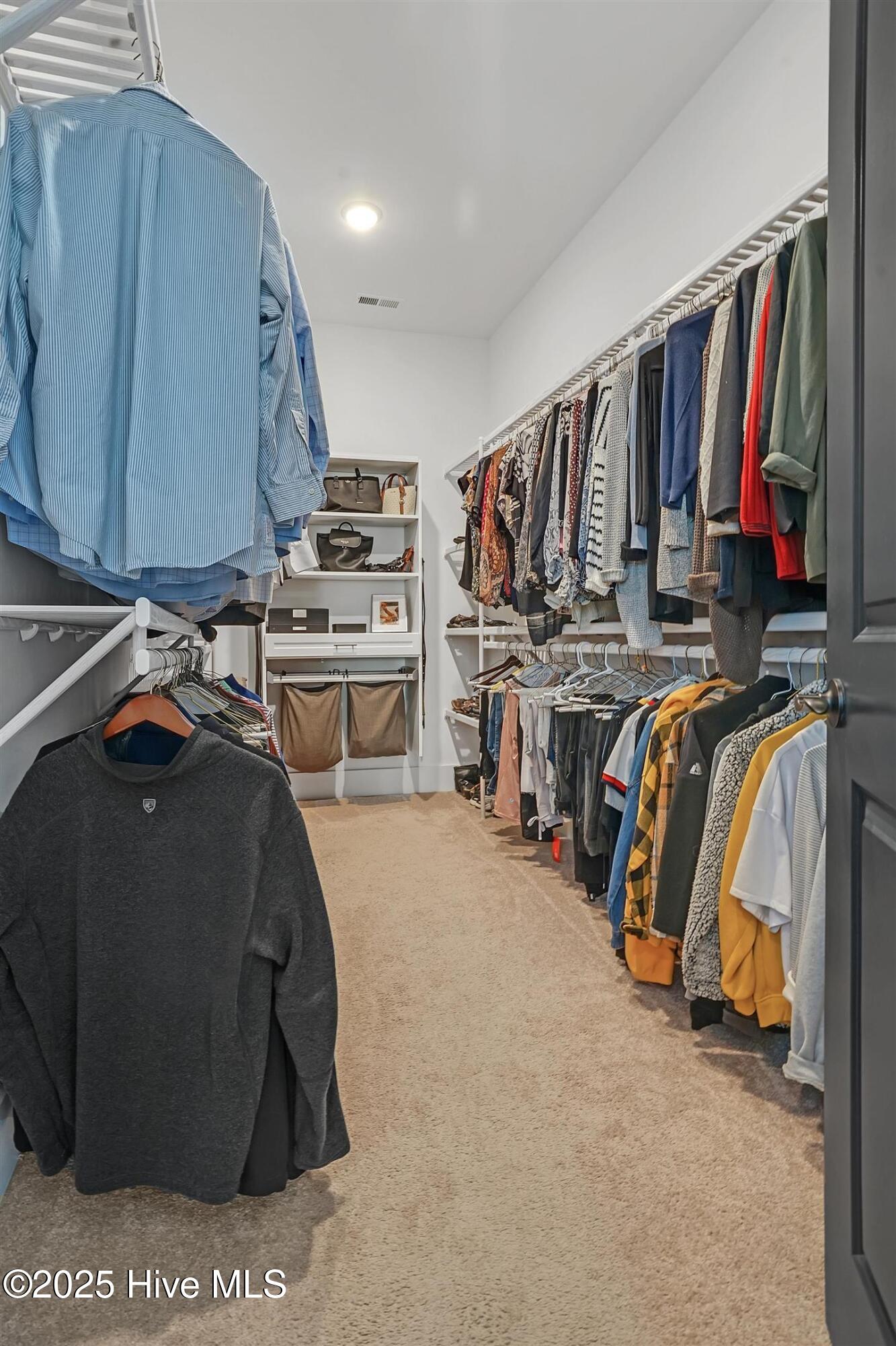 100542626 | Photo 36