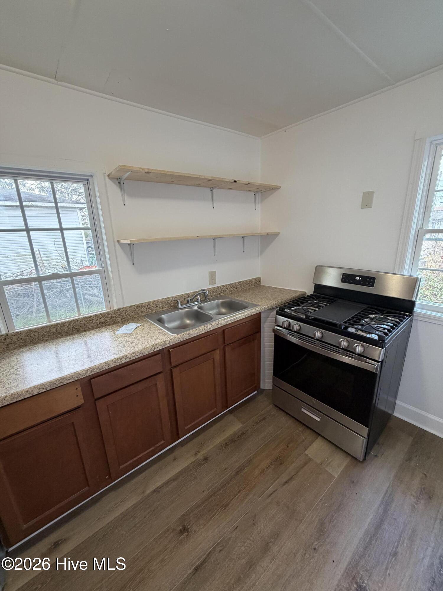 100558717 | Photo 12