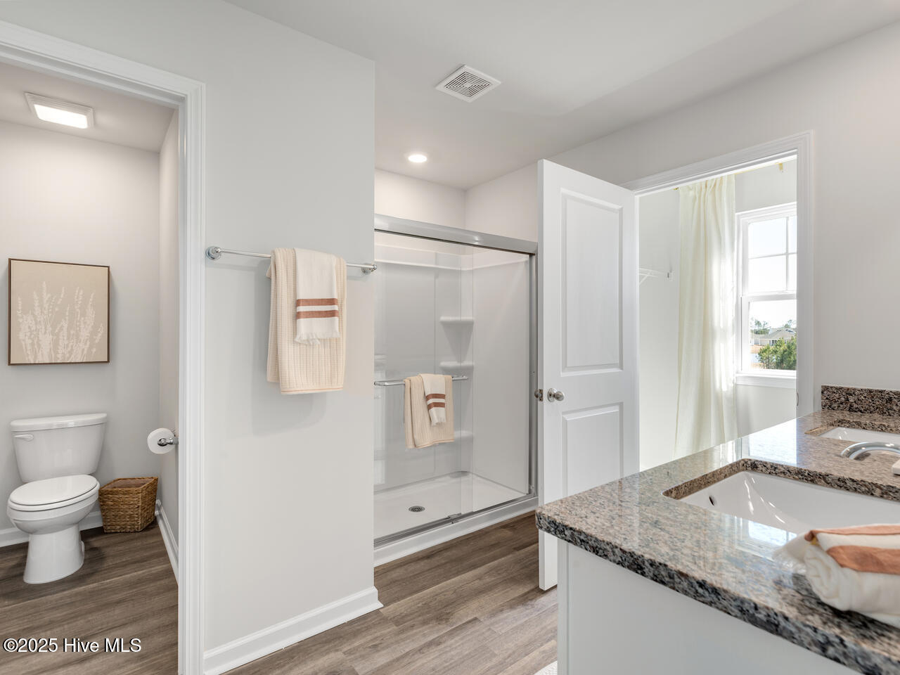 100545316 | Photo 26