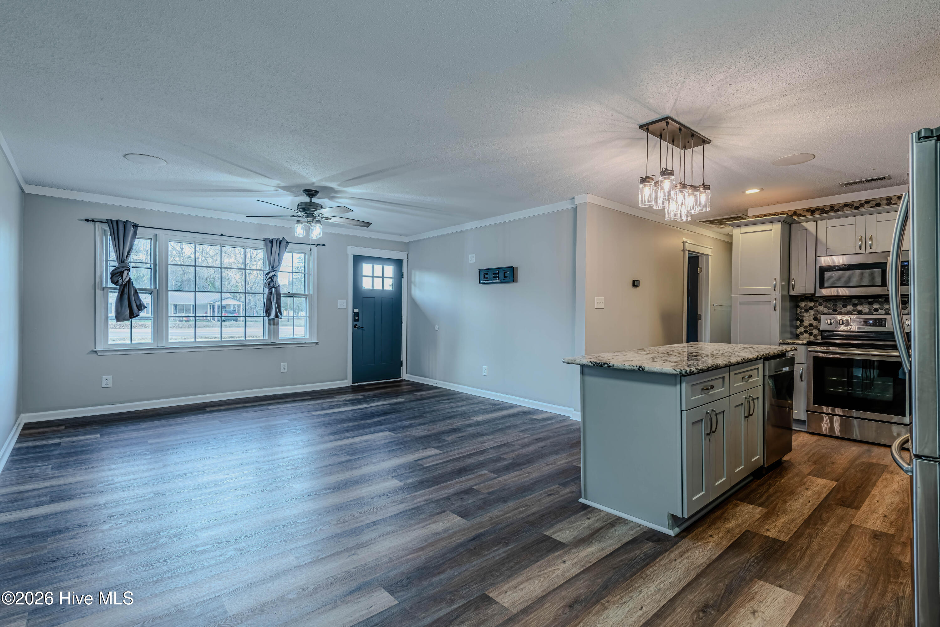 100549124 | Photo 11