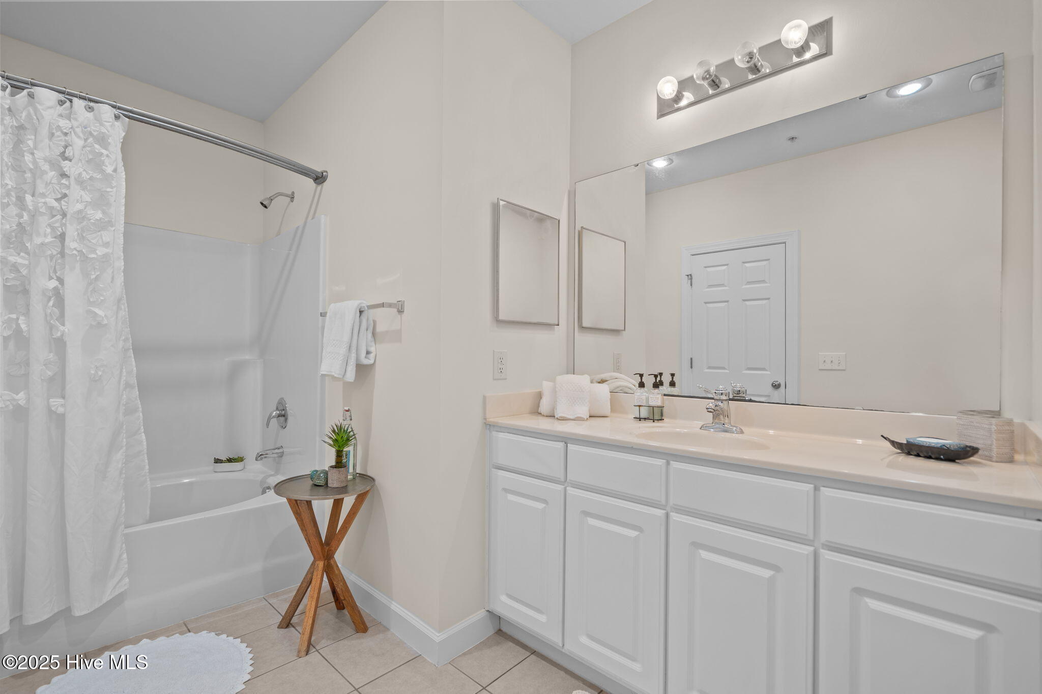 100521738 | Photo 24