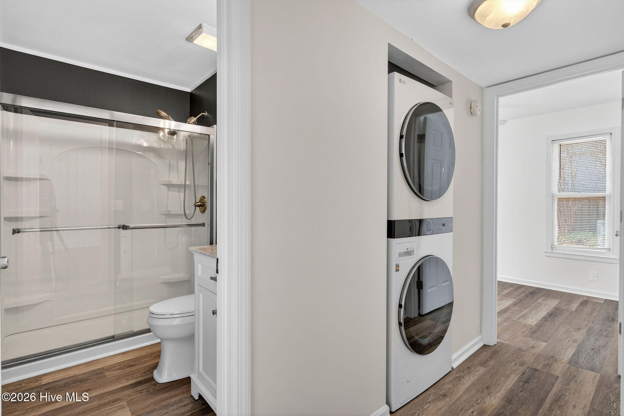 100550883 | Photo 16