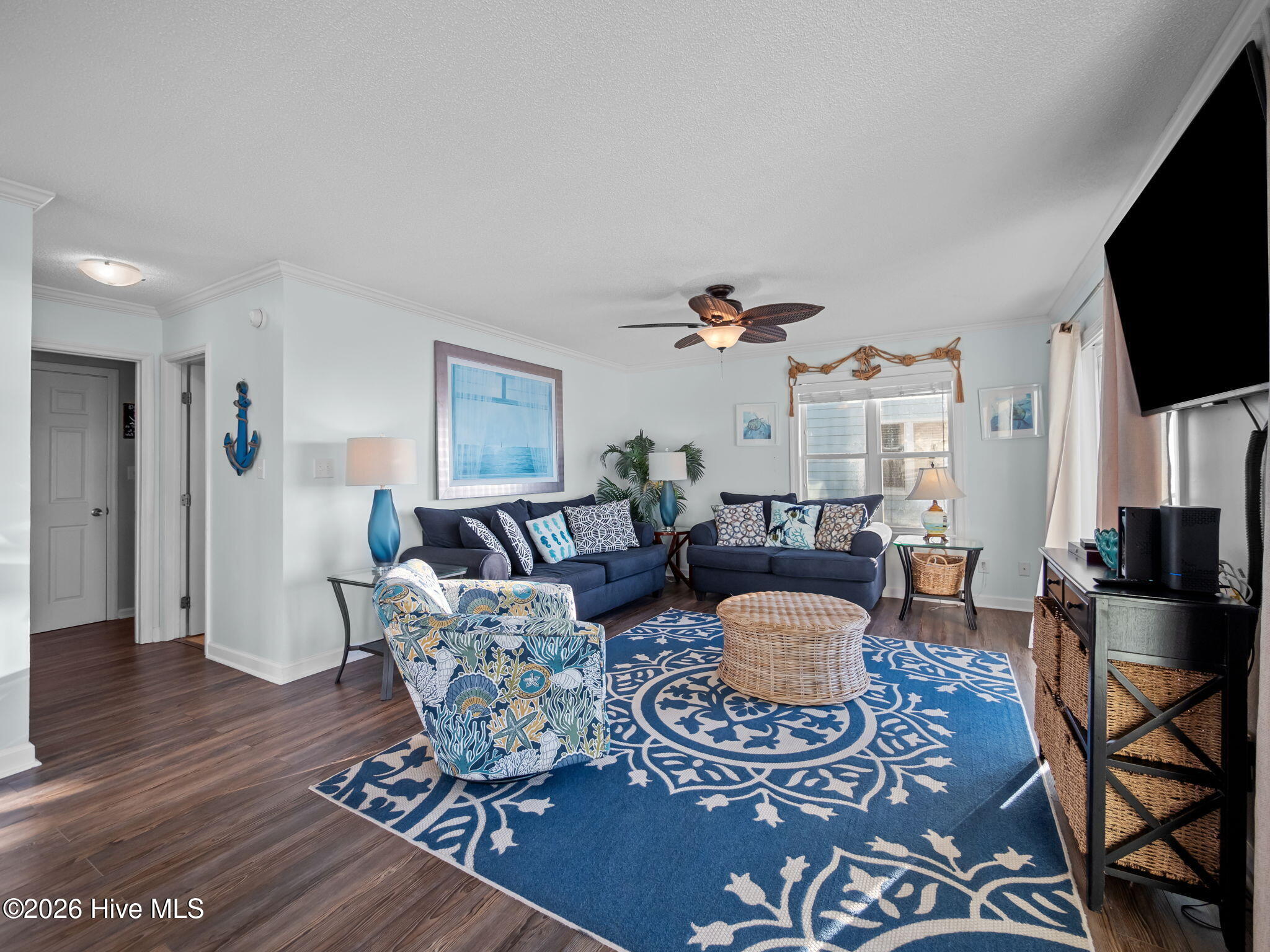 100567170 | Photo 15