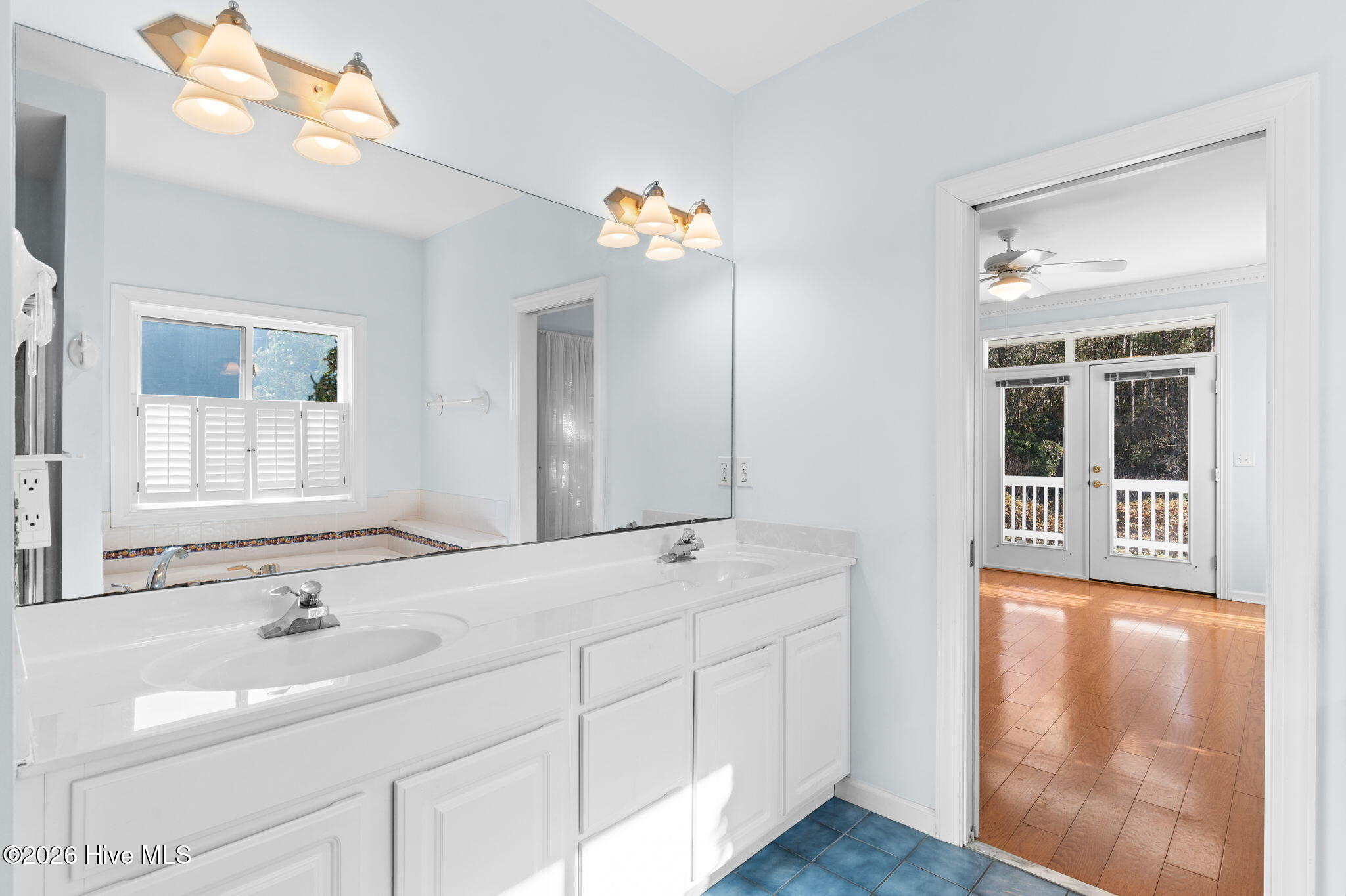 100551669 | Photo 33