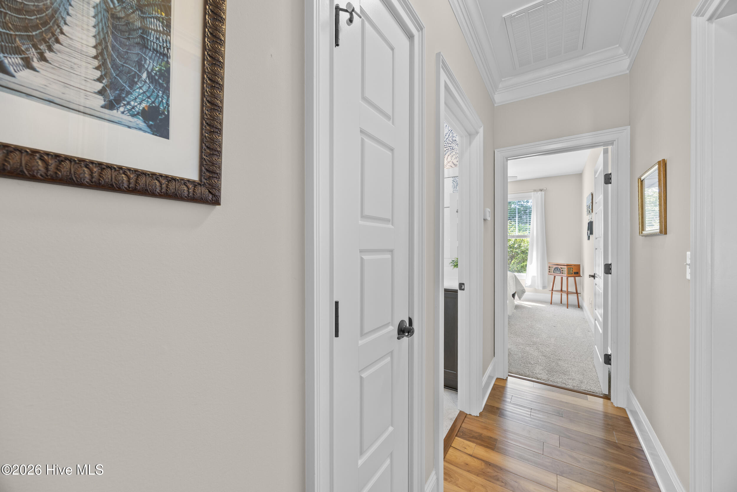 100565647 | Photo 35