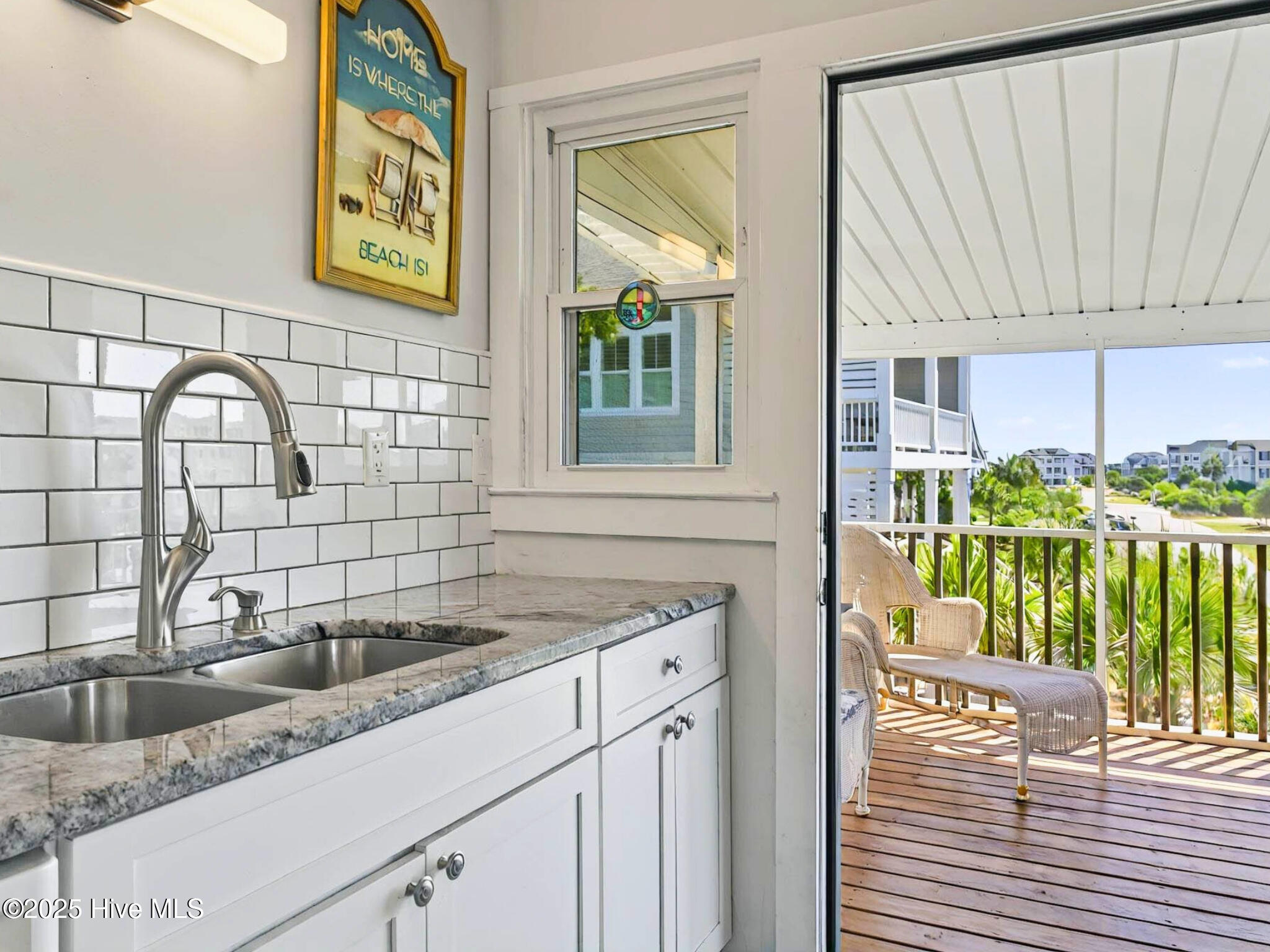 100504393 | Photo 15