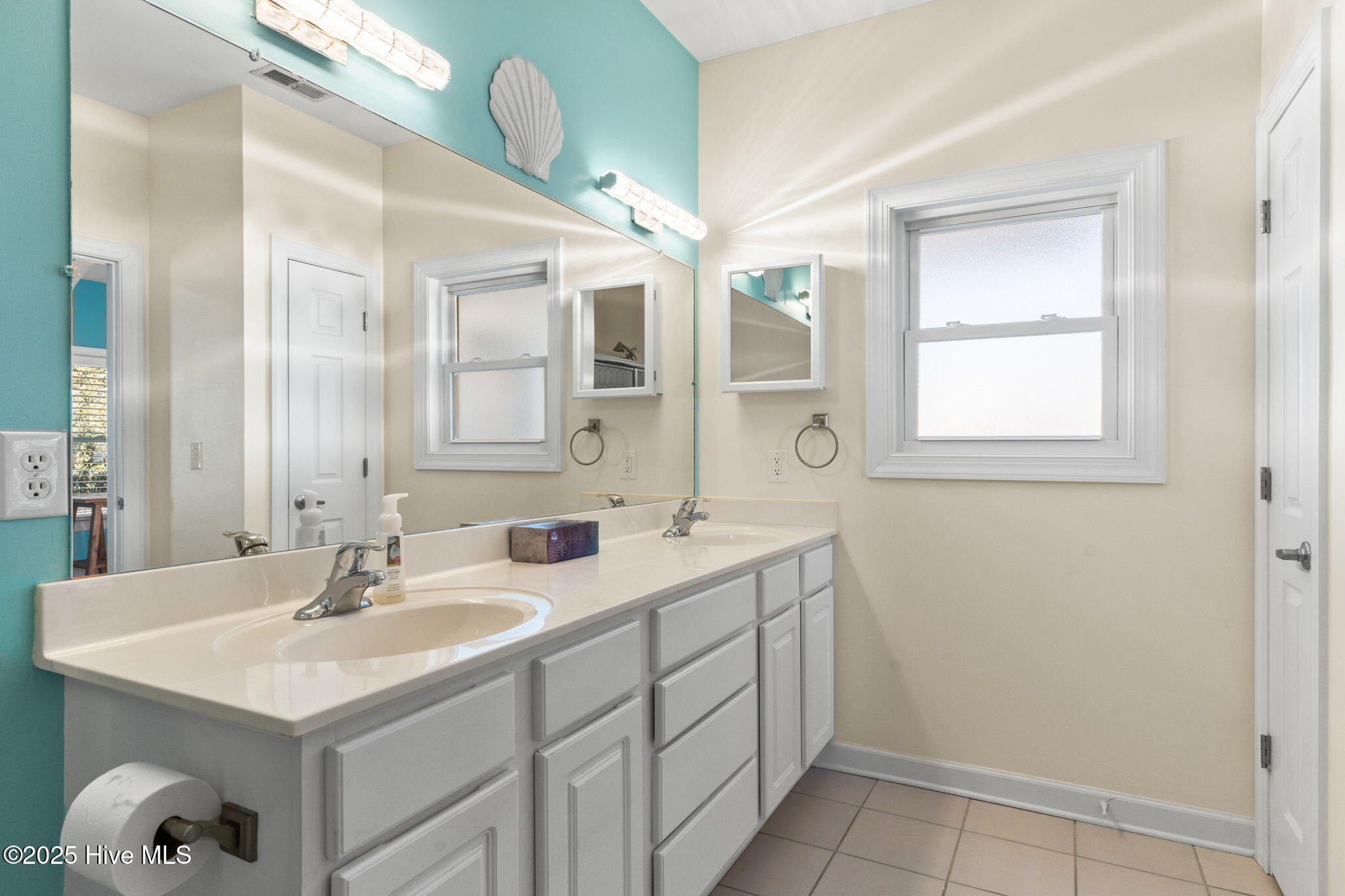 100542158 | Photo 44