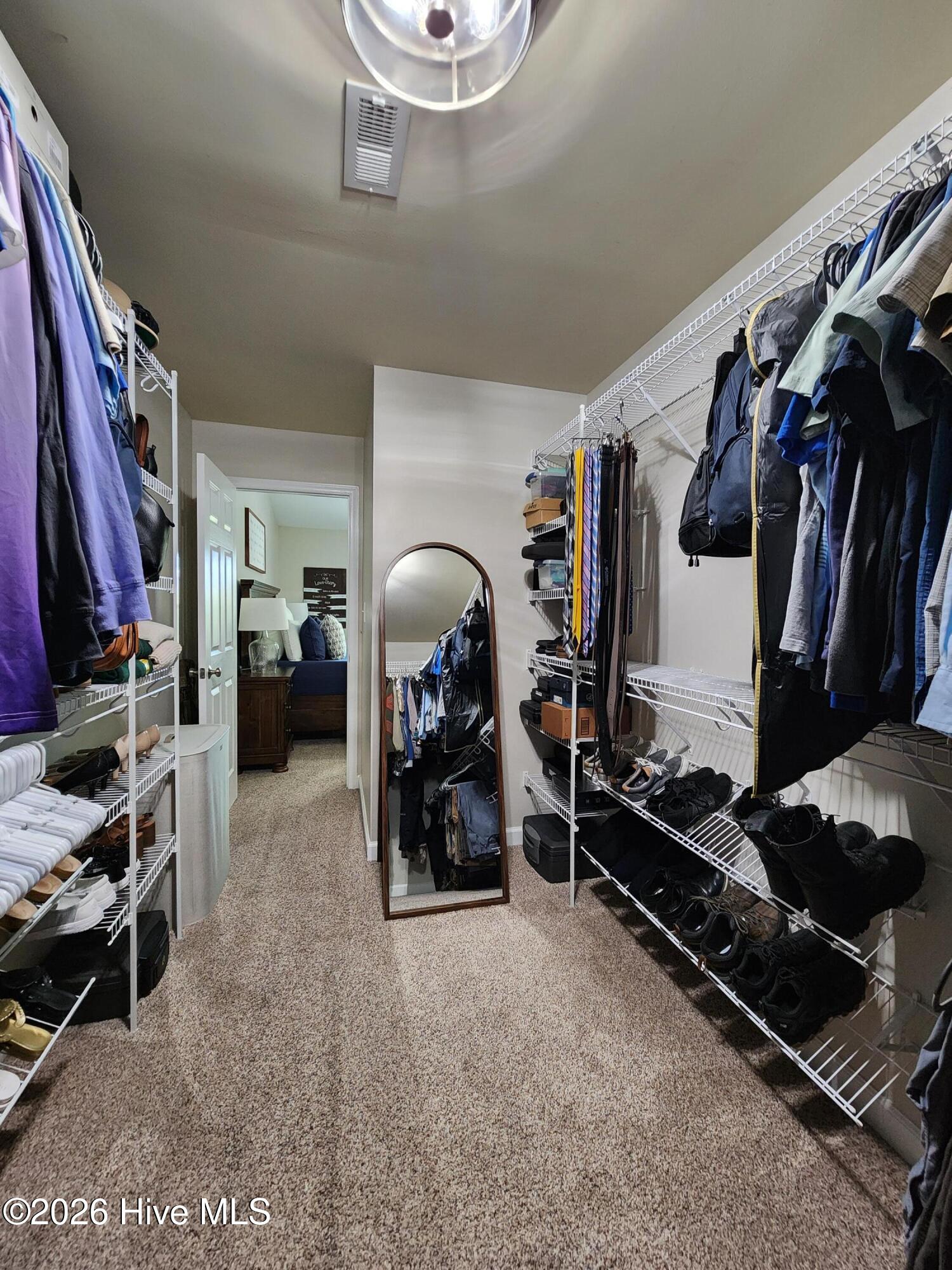 100570364 | Photo 33