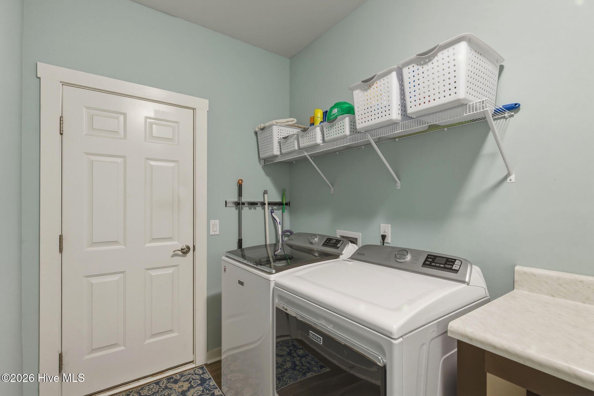 100560702 | Photo 64