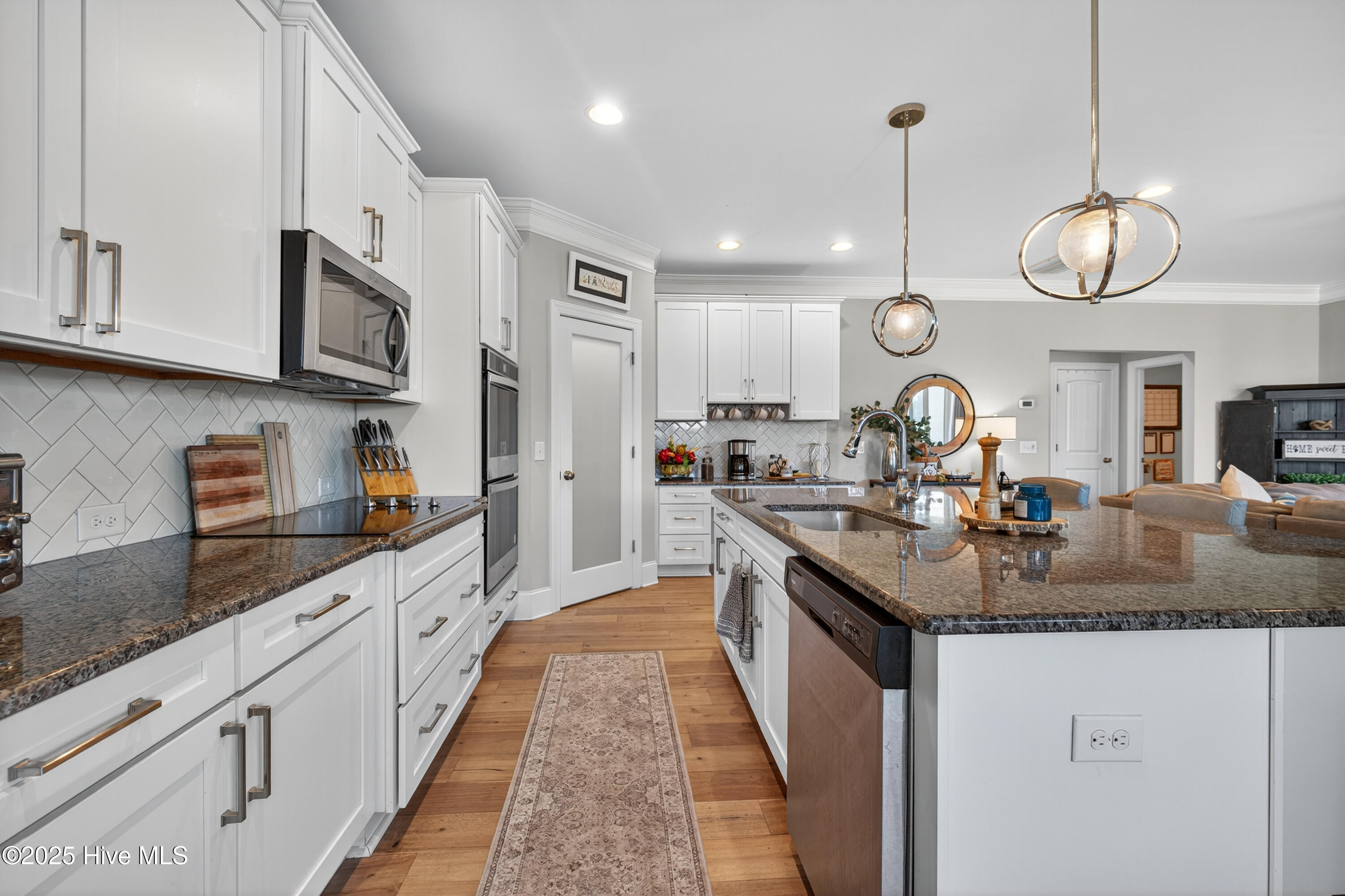 100531655 | Photo 12