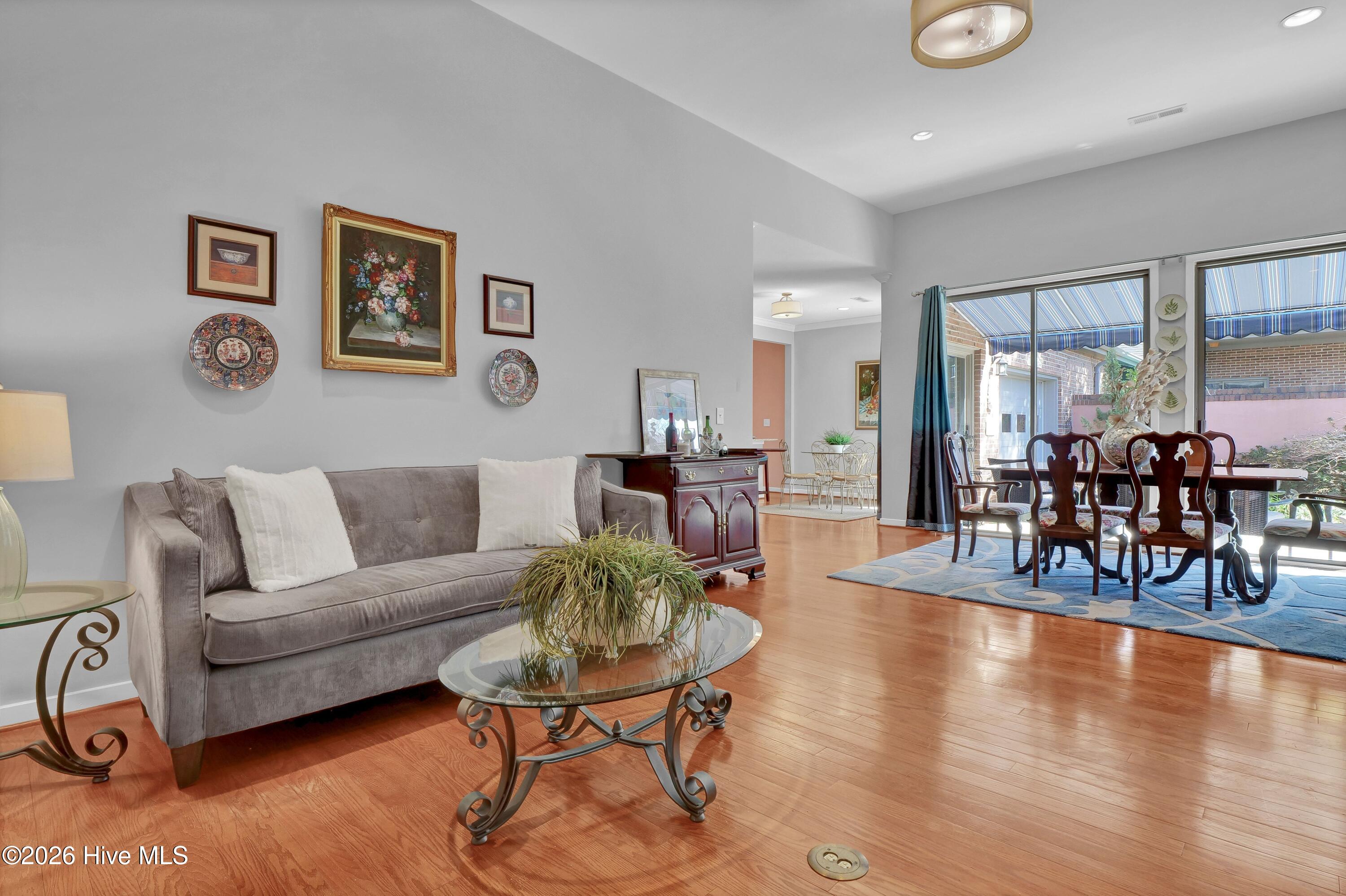 100555584 | Photo 15