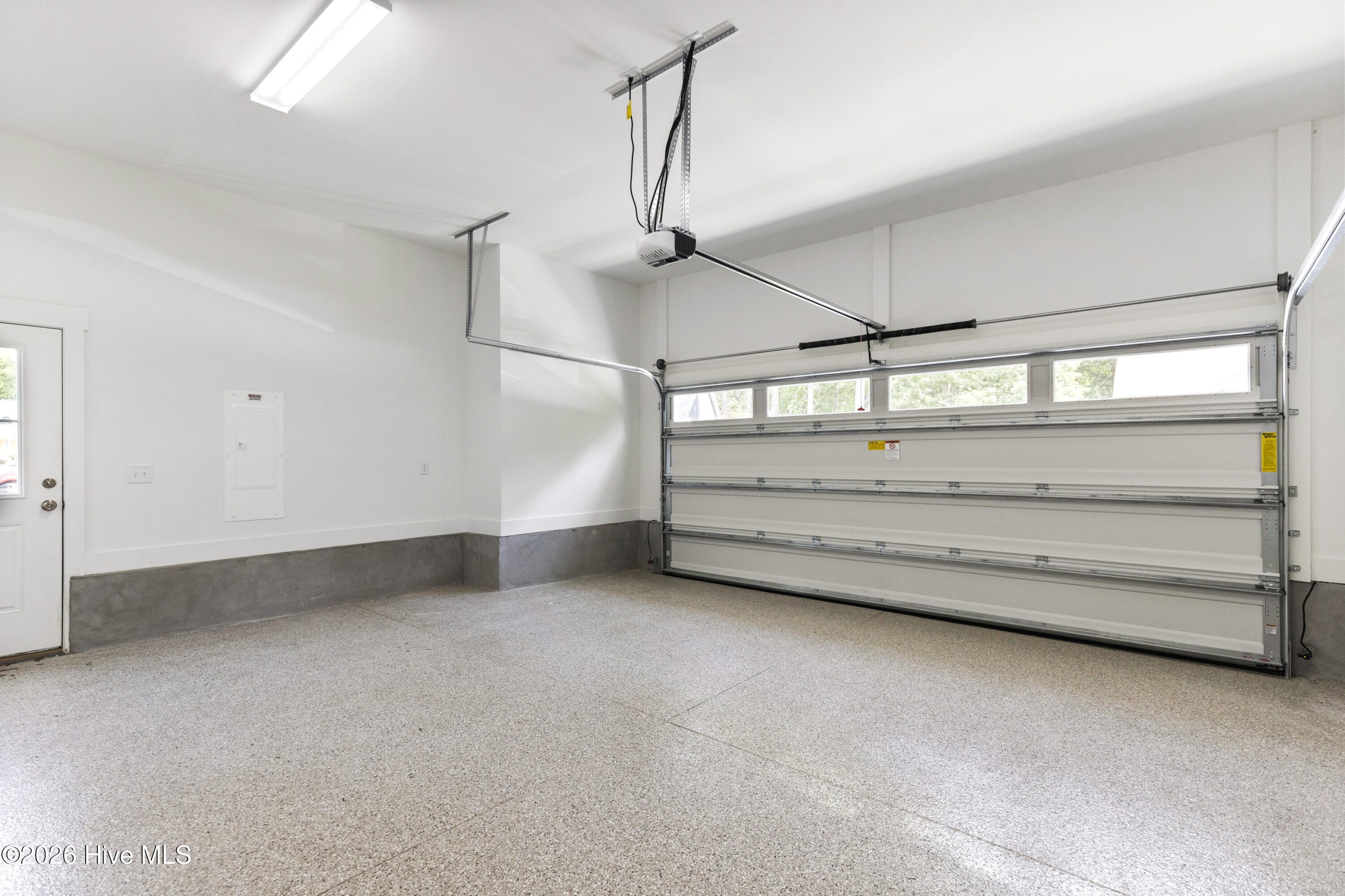 100553830 | Photo 45