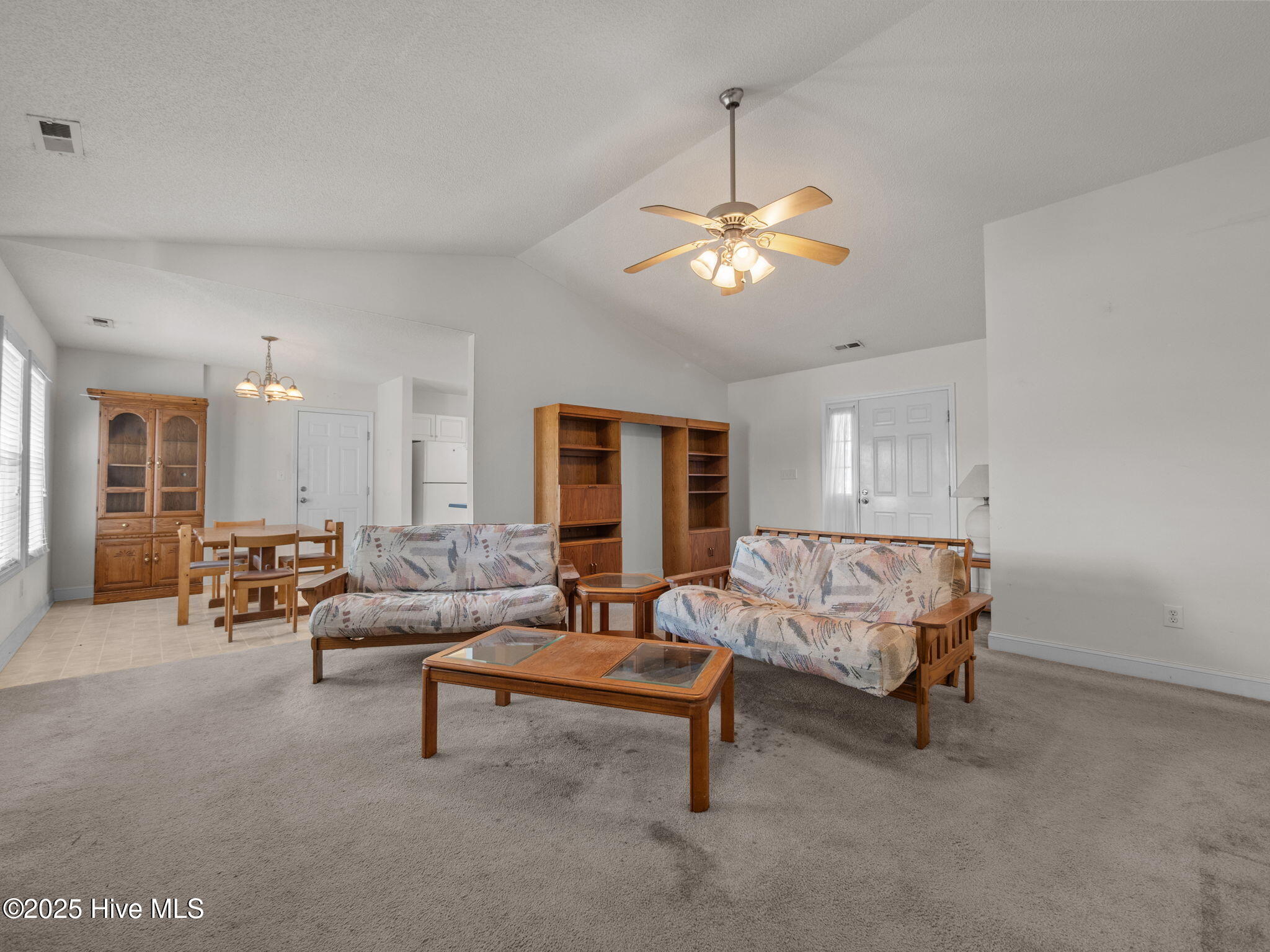 100545105 | Photo 34