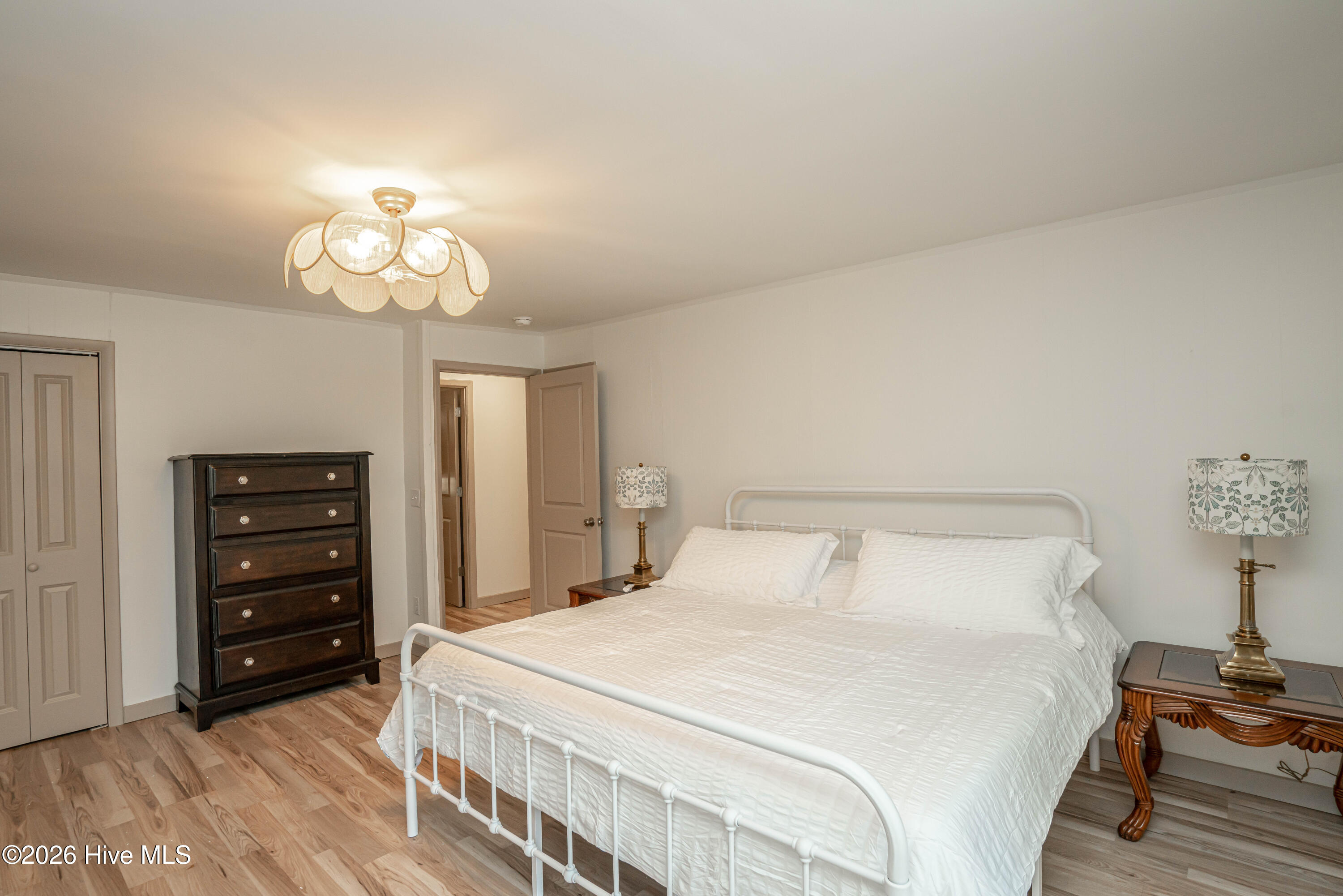 100567372 | Photo 33