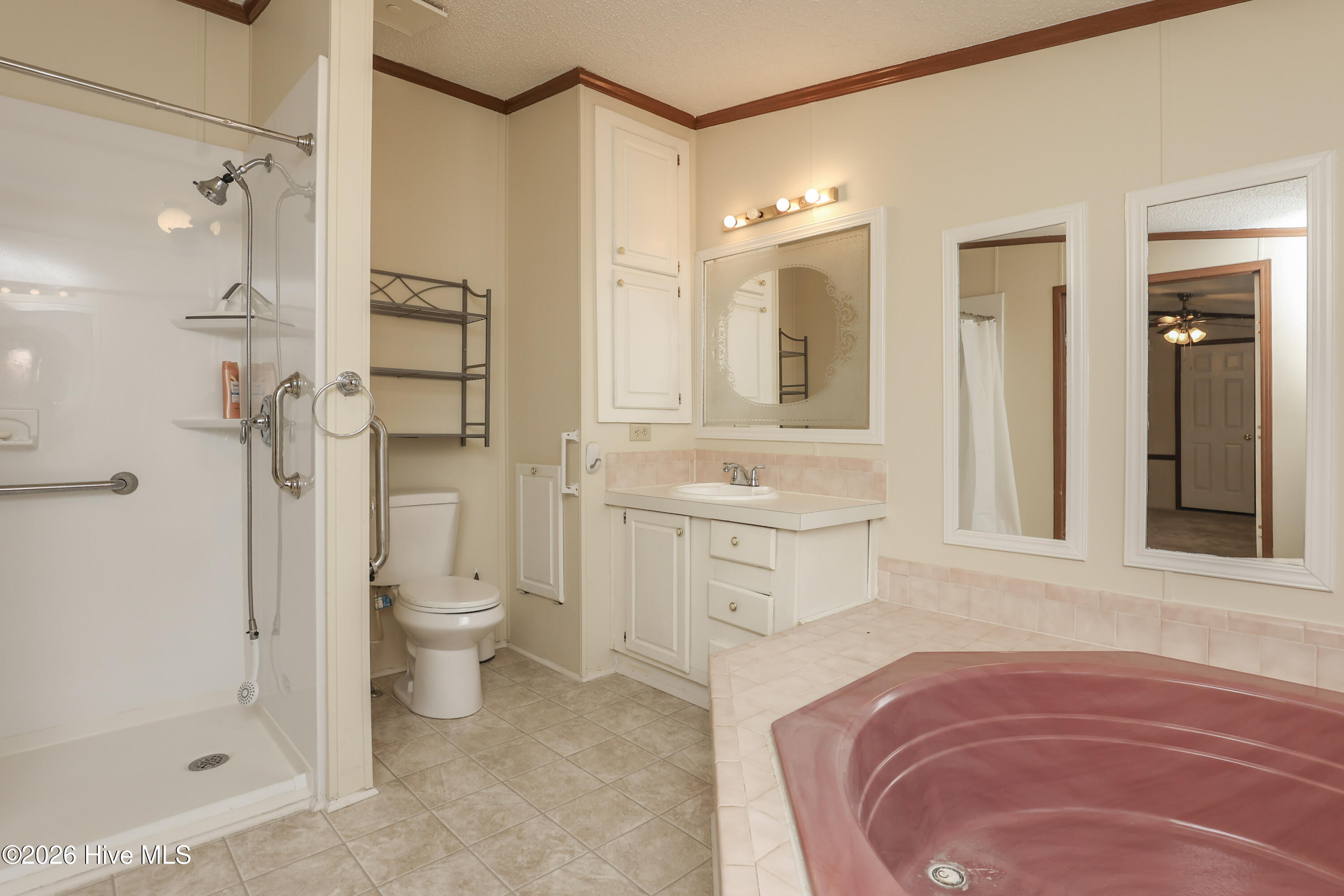 100548874 | Photo 34