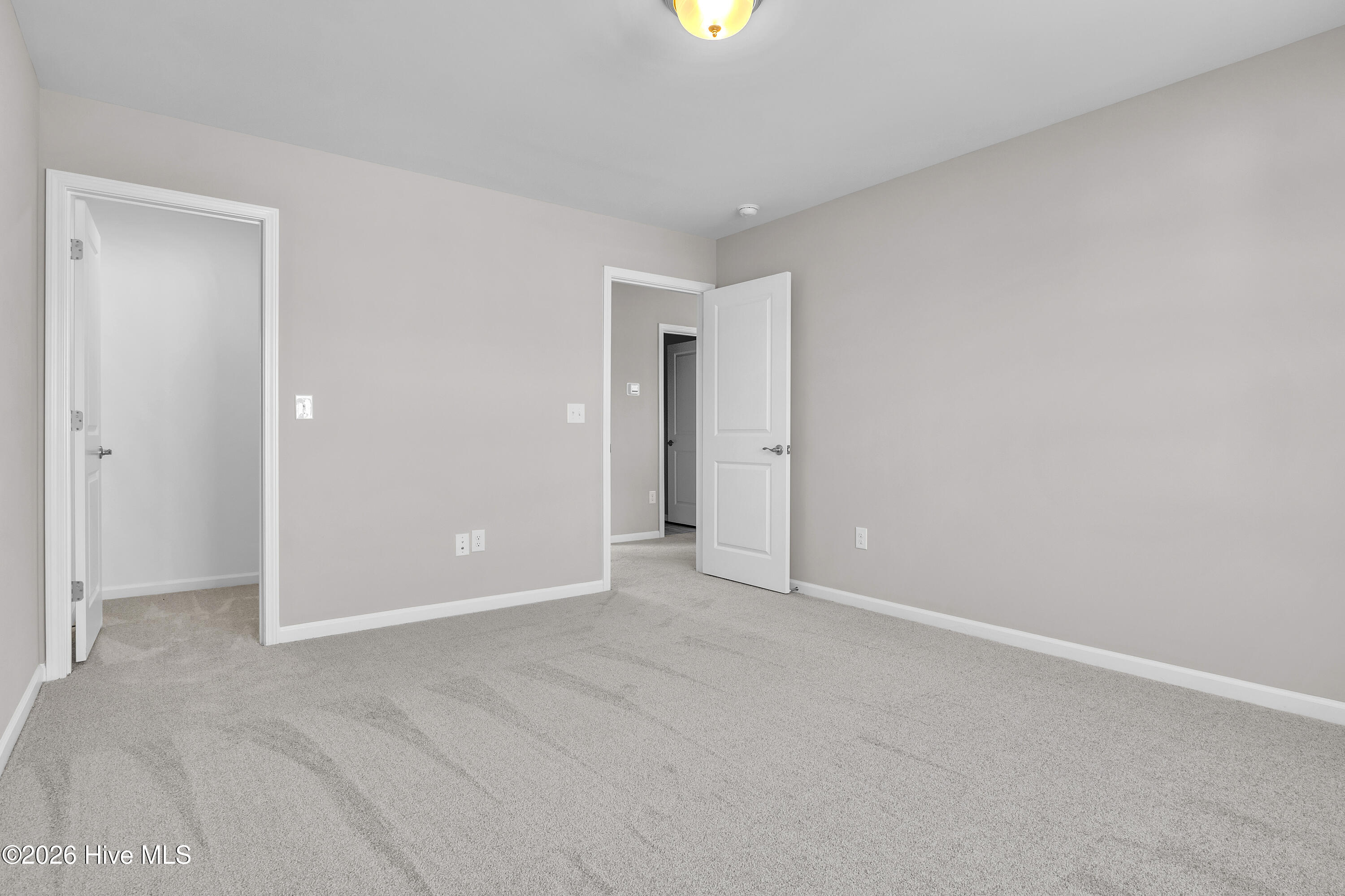 100561005 | Photo 50