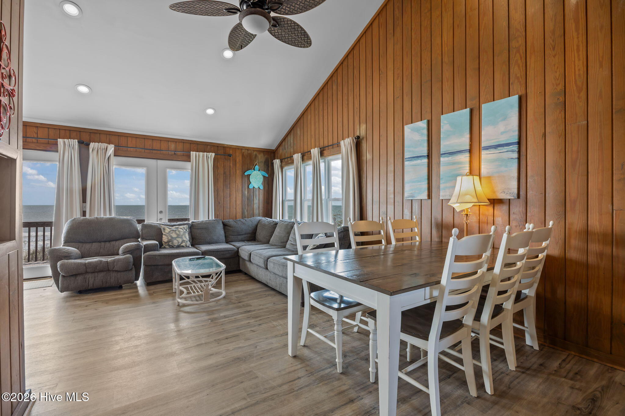 100565925 | Photo 33