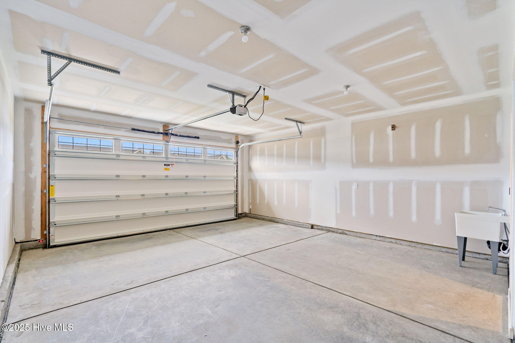 100562530 | Photo 19