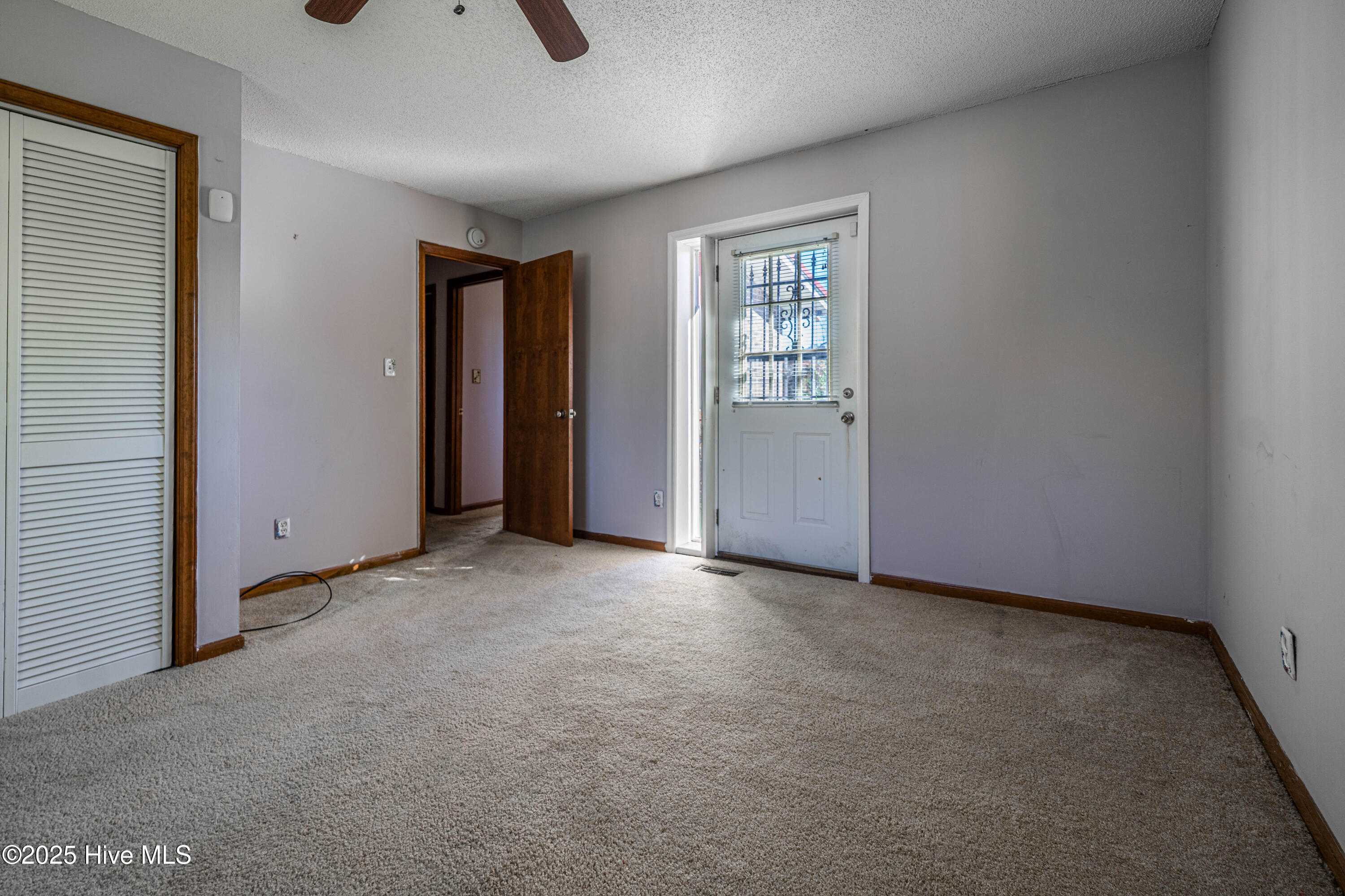 100536472 | Photo 38