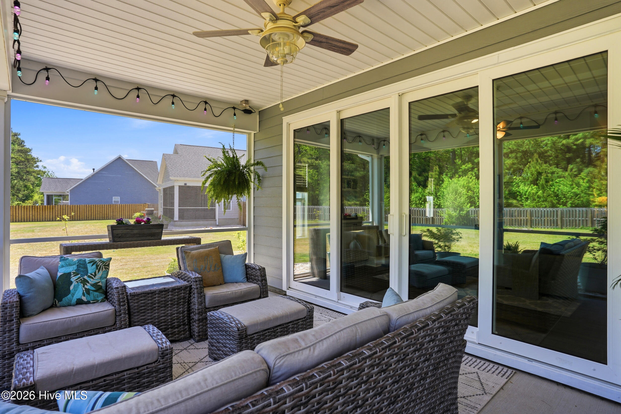 100569213 | Photo 40