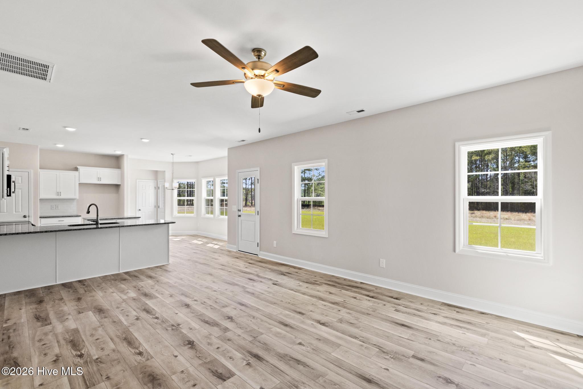 100544649 | Photo 15