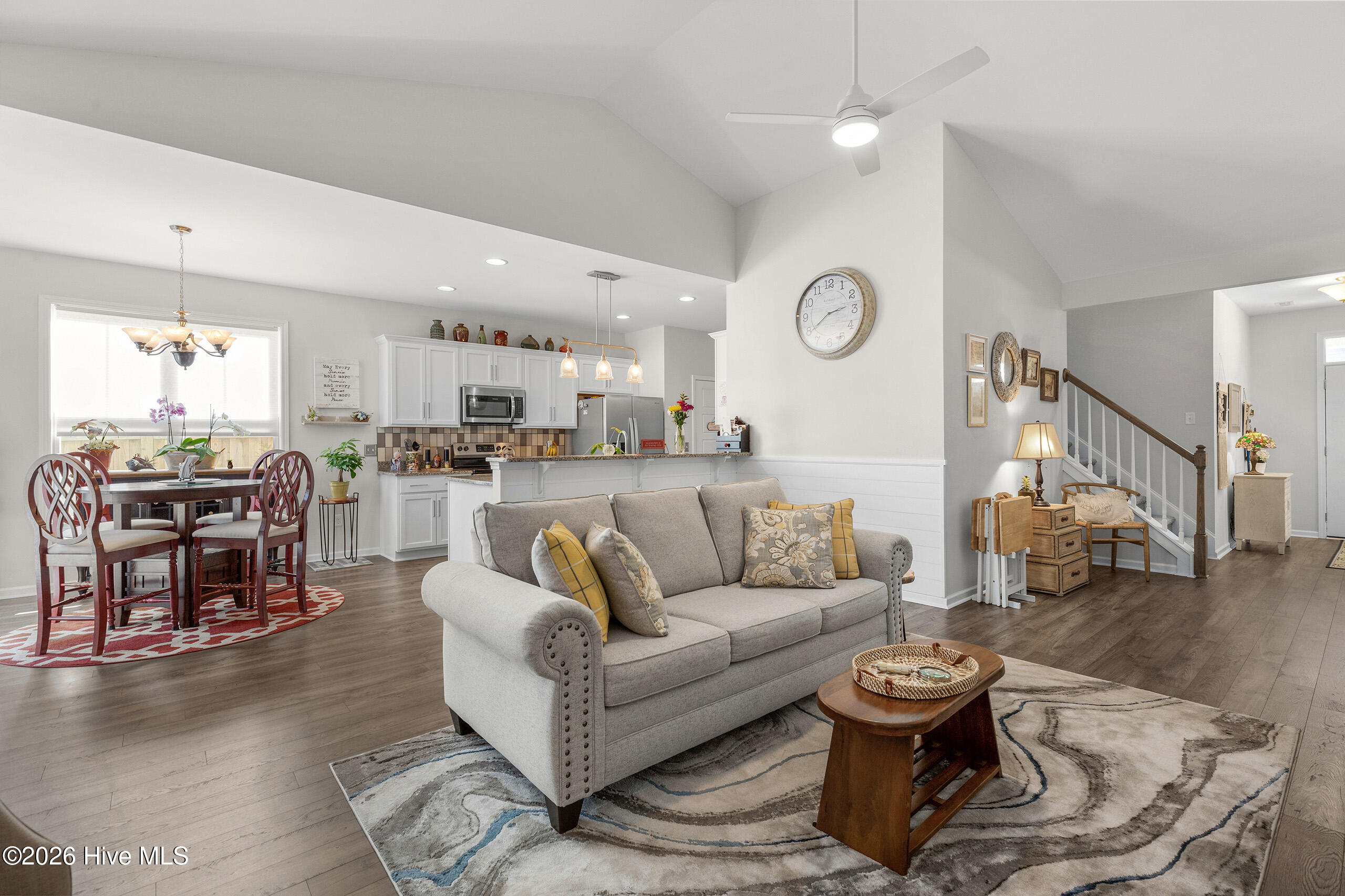 100557607 | Photo 12