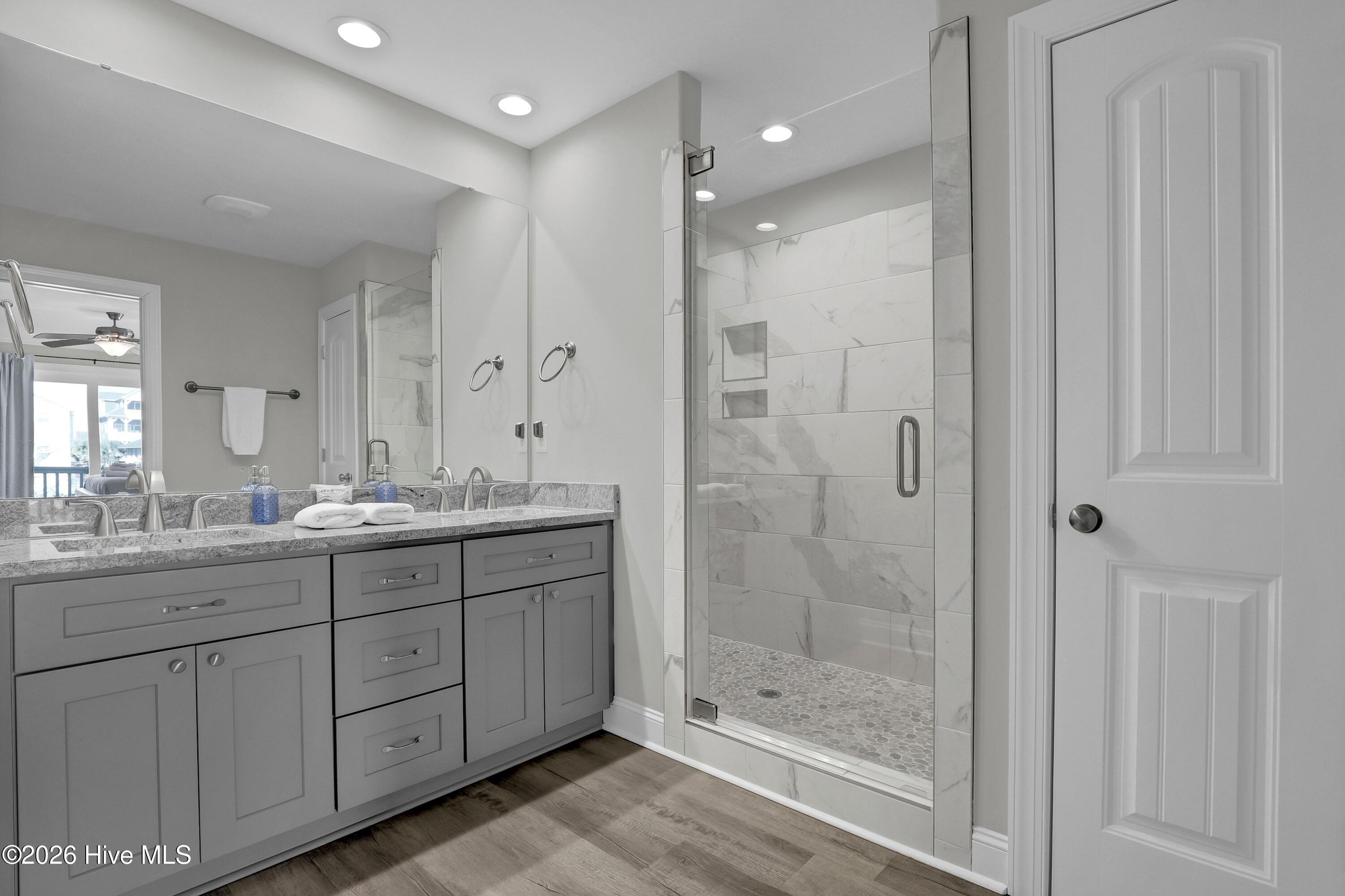 100554934 | Photo 24