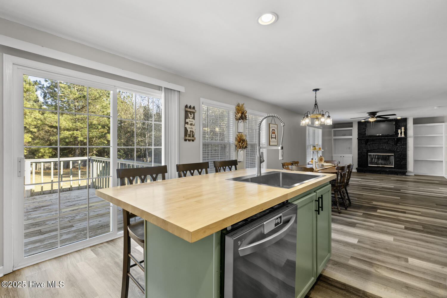 100545745 | Photo 11