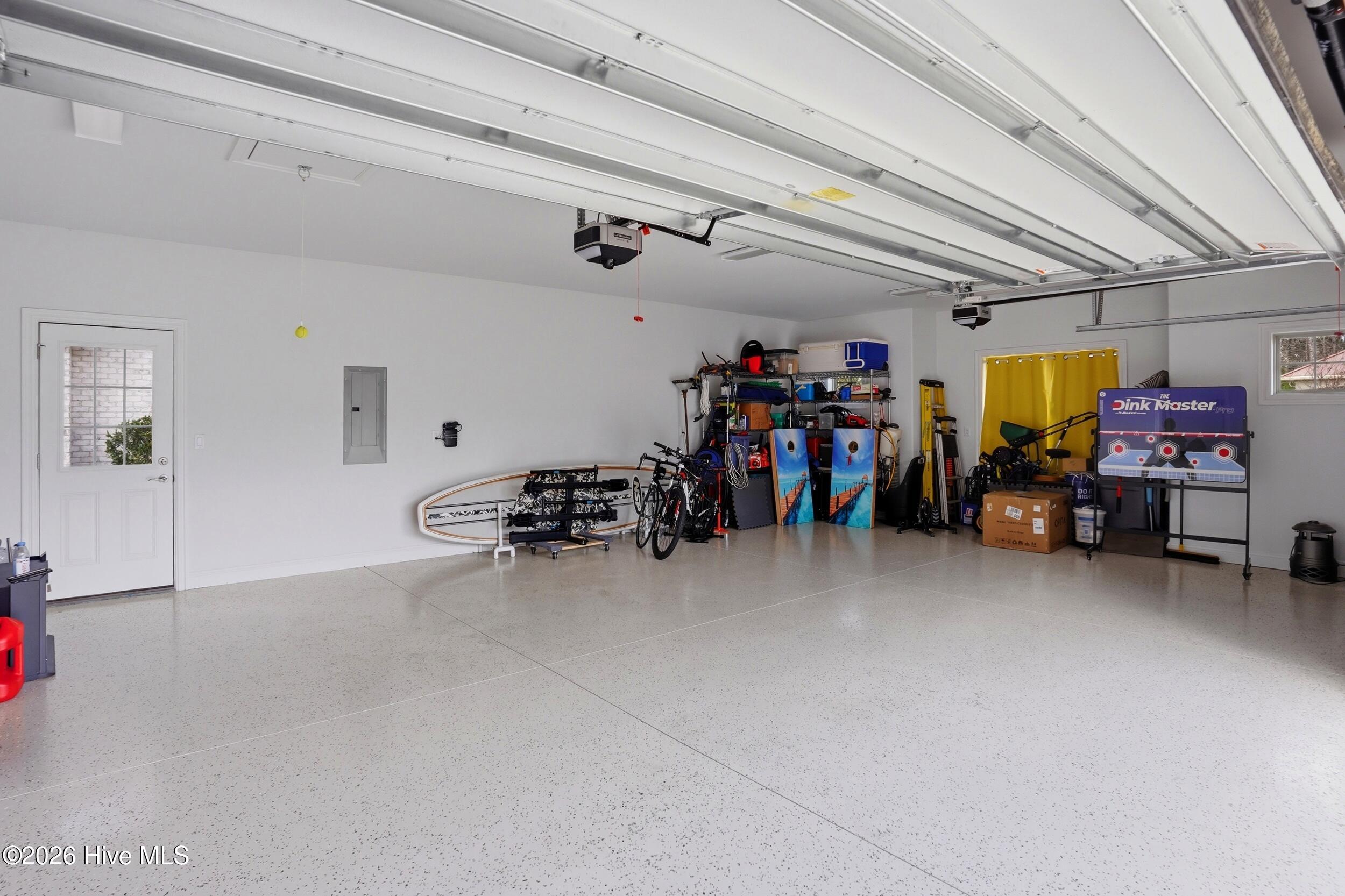 100560979 | Photo 46