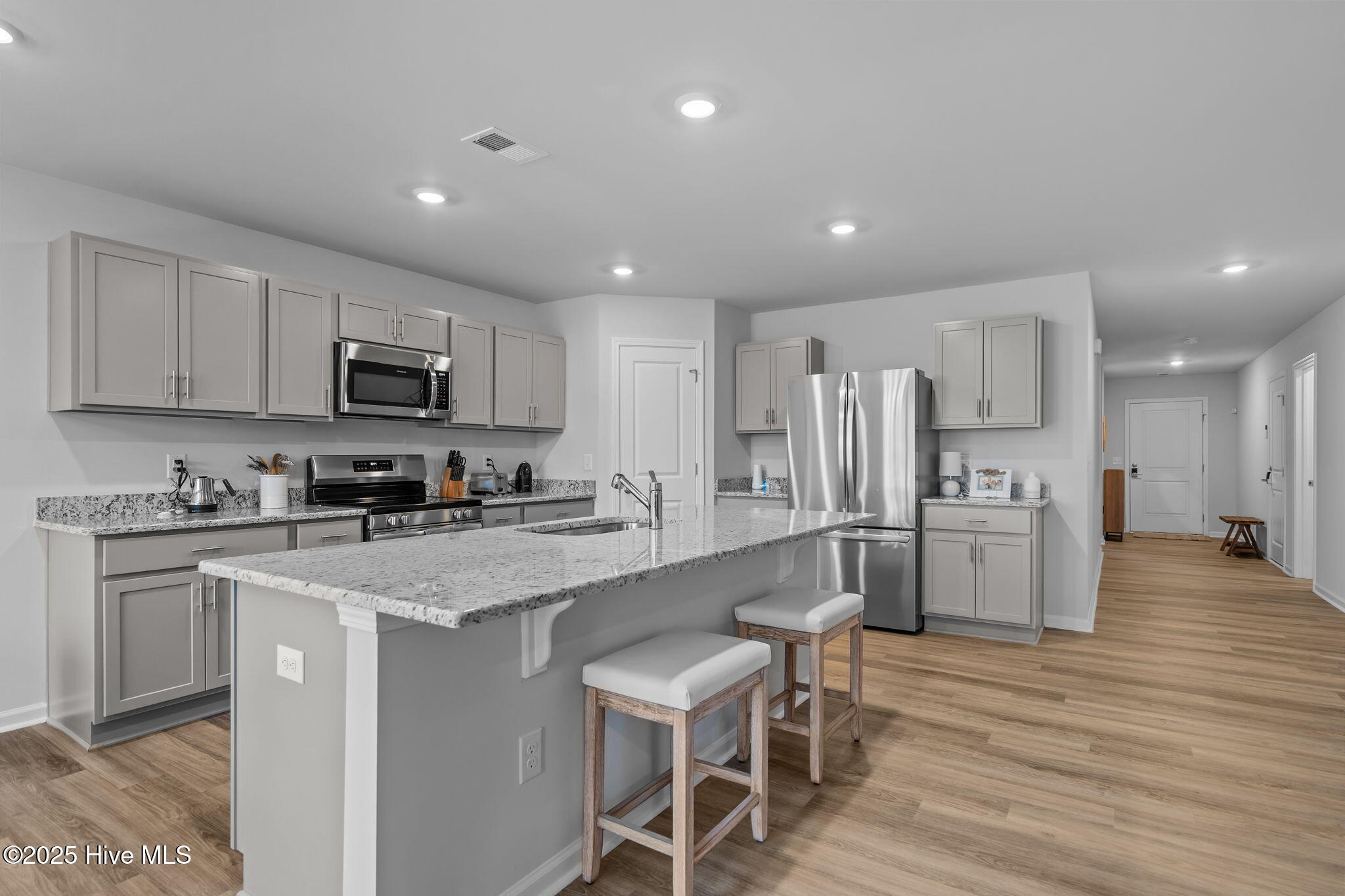 100532150 | Photo 23