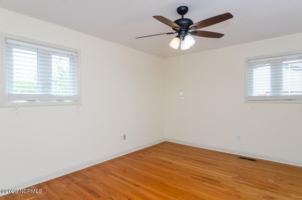 100568383 | Photo 32