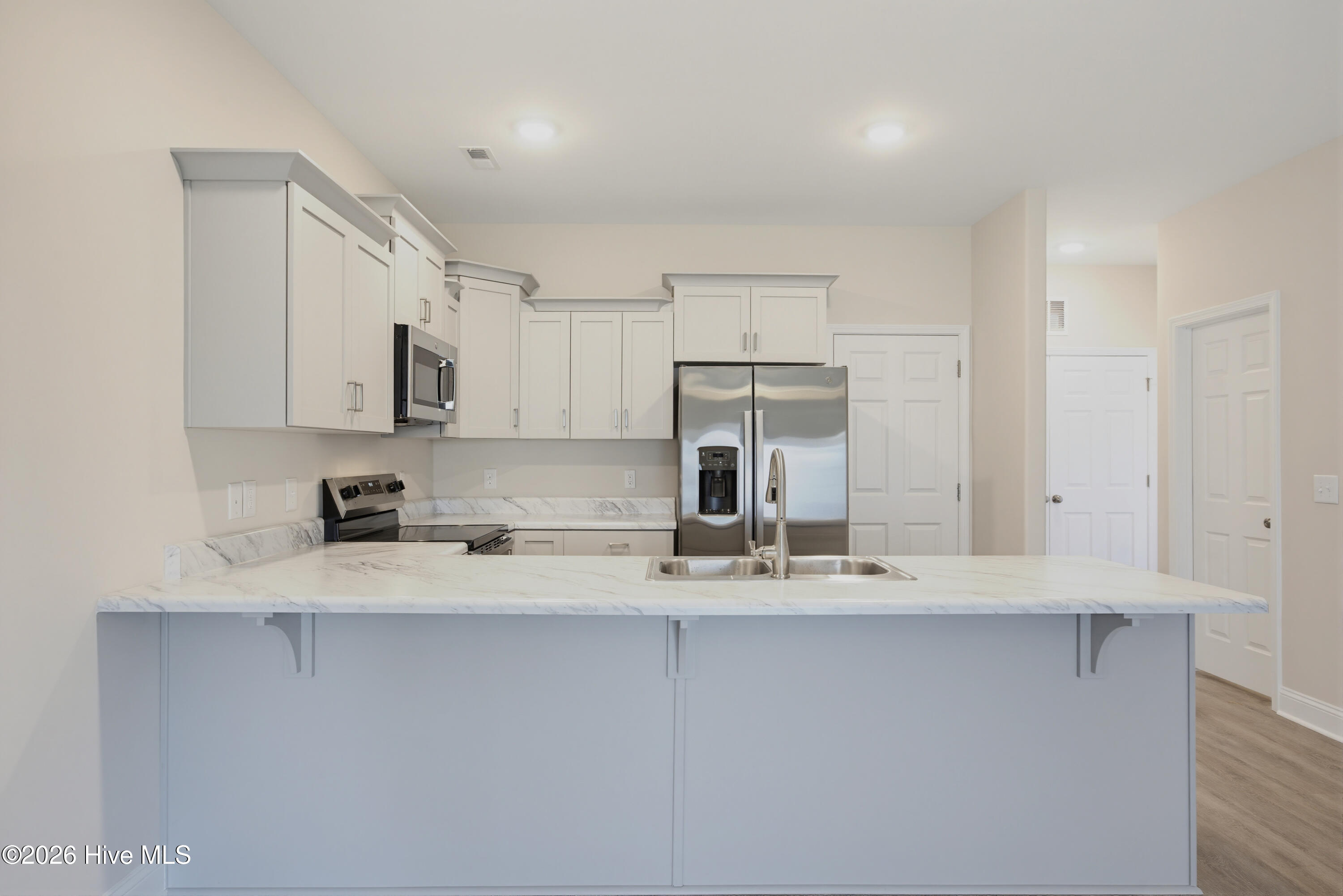 100567260 | Photo 10