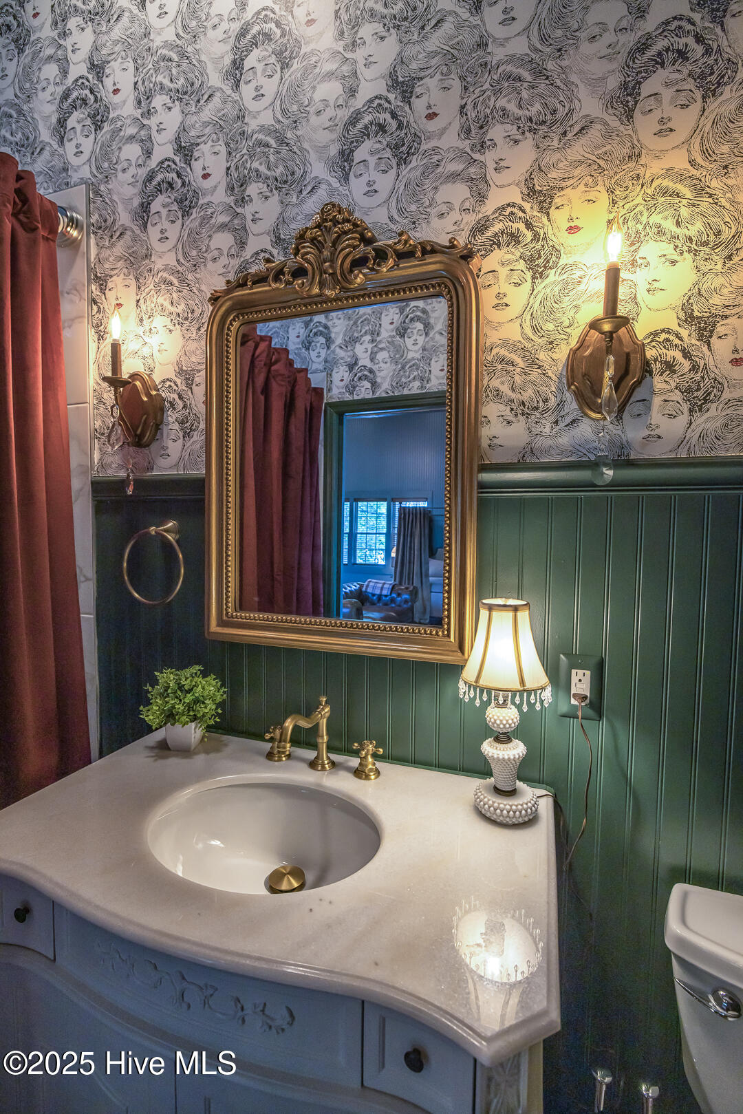 100541868 | Photo 23