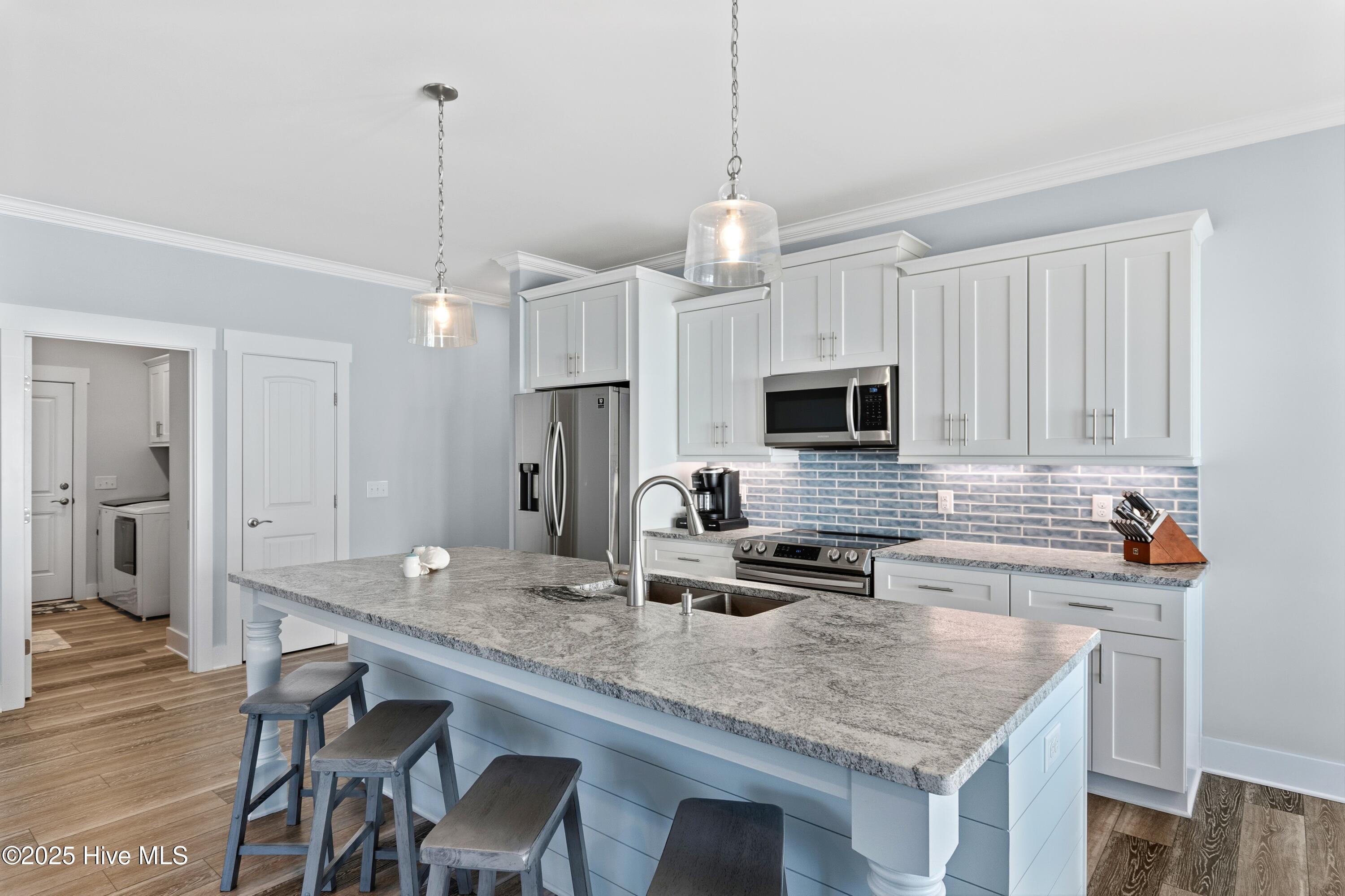 100542658 | Photo 11