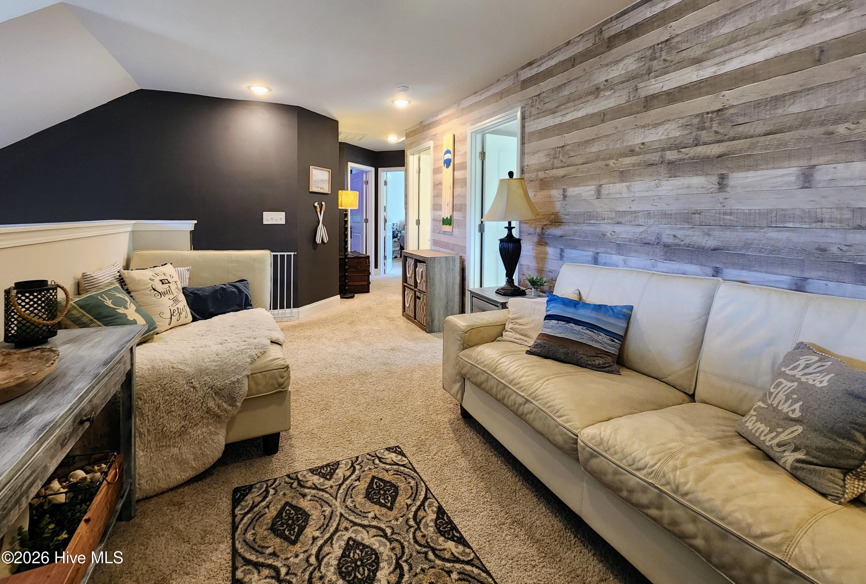 100549443 | Photo 27