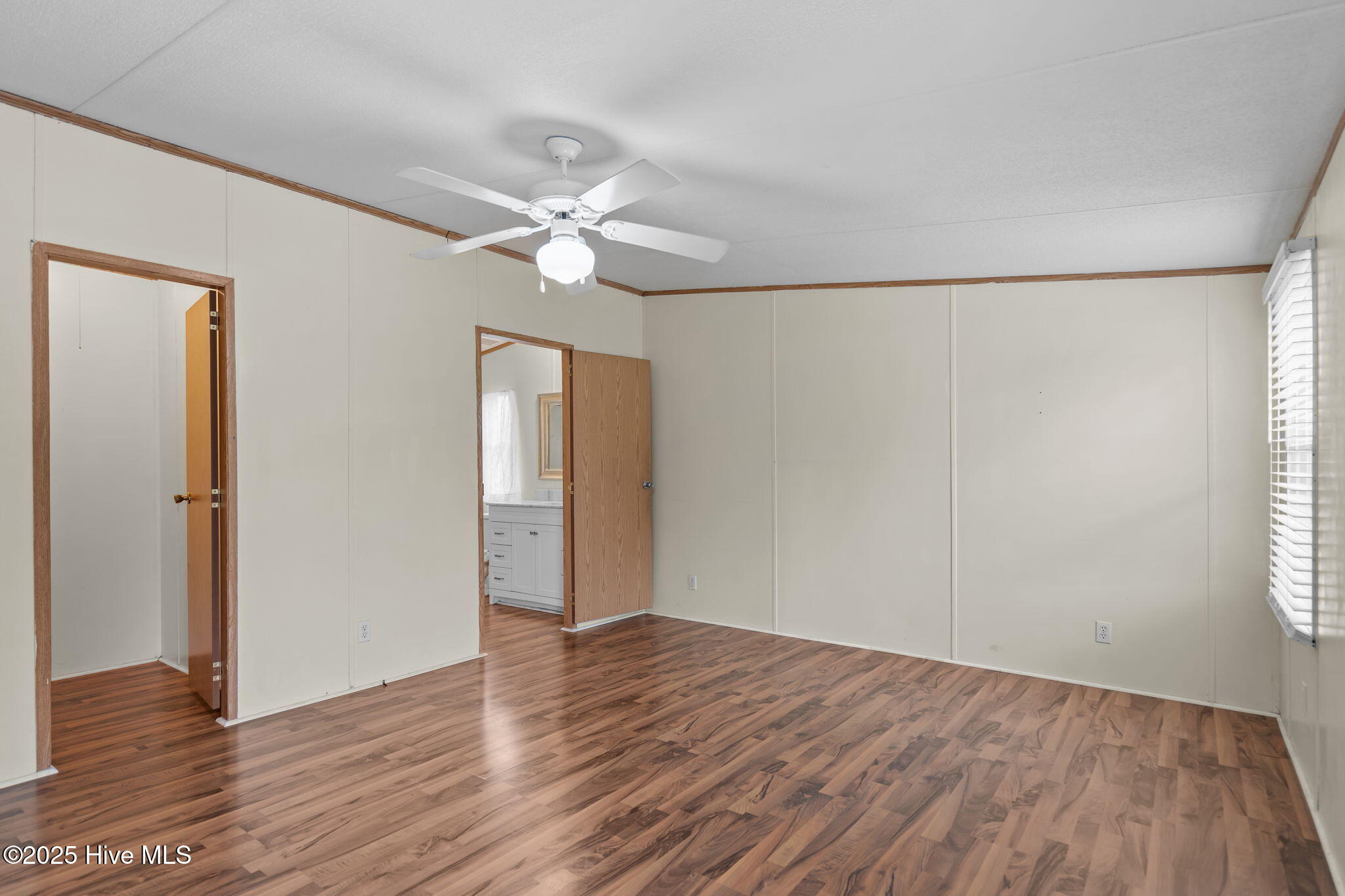 100530920 | Photo 11