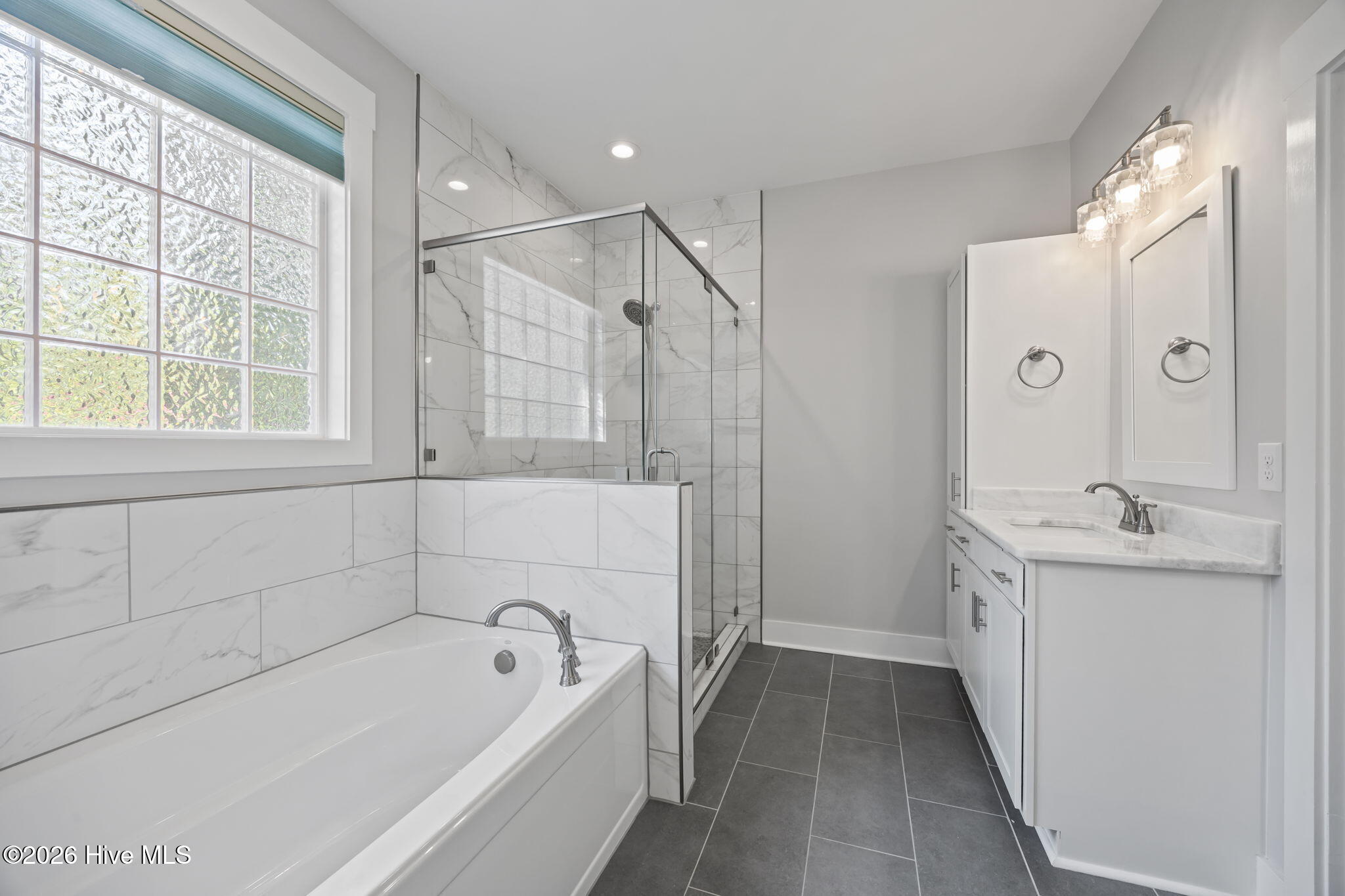 100568104 | Photo 48