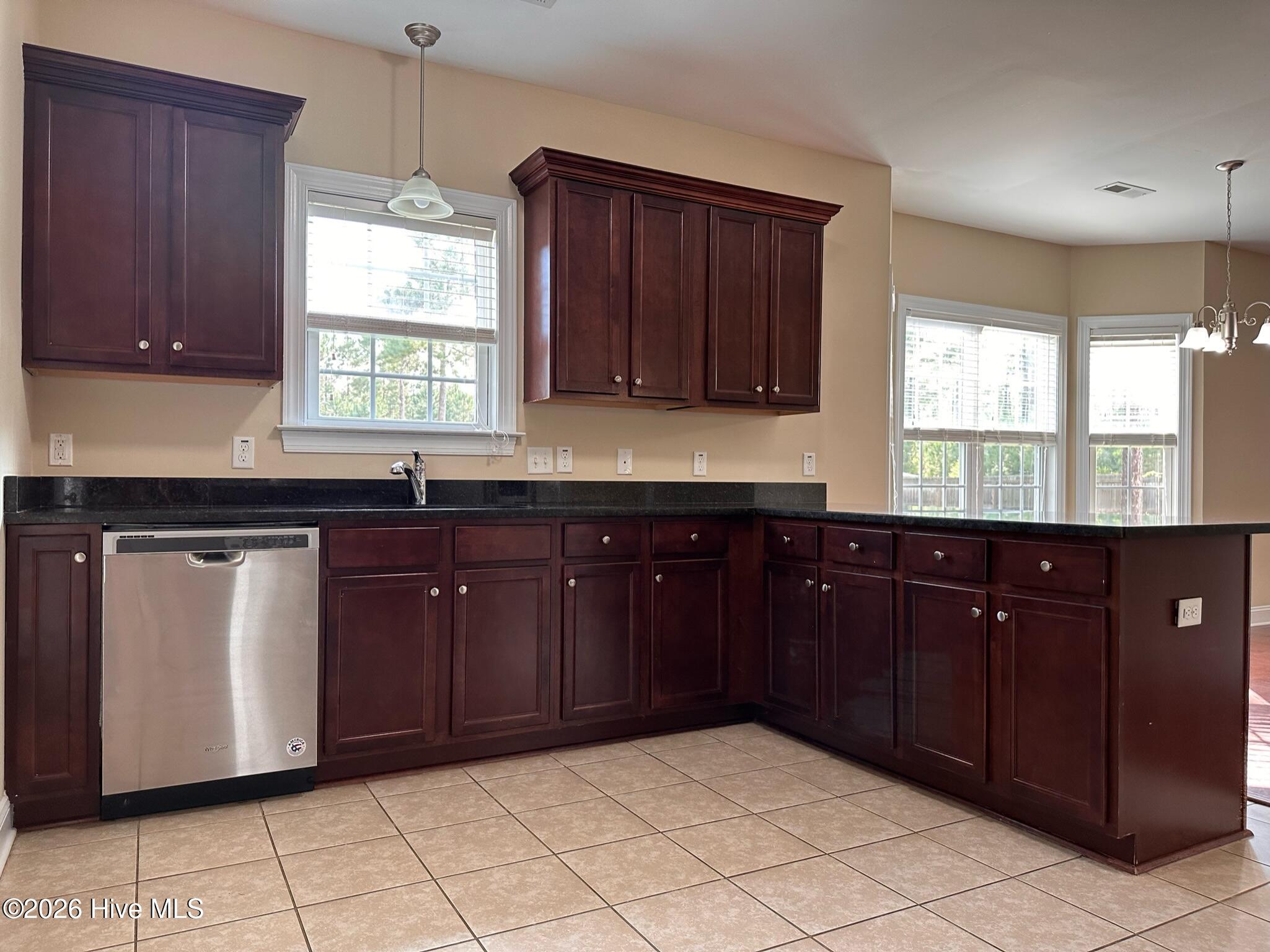 100557868 | Photo 23