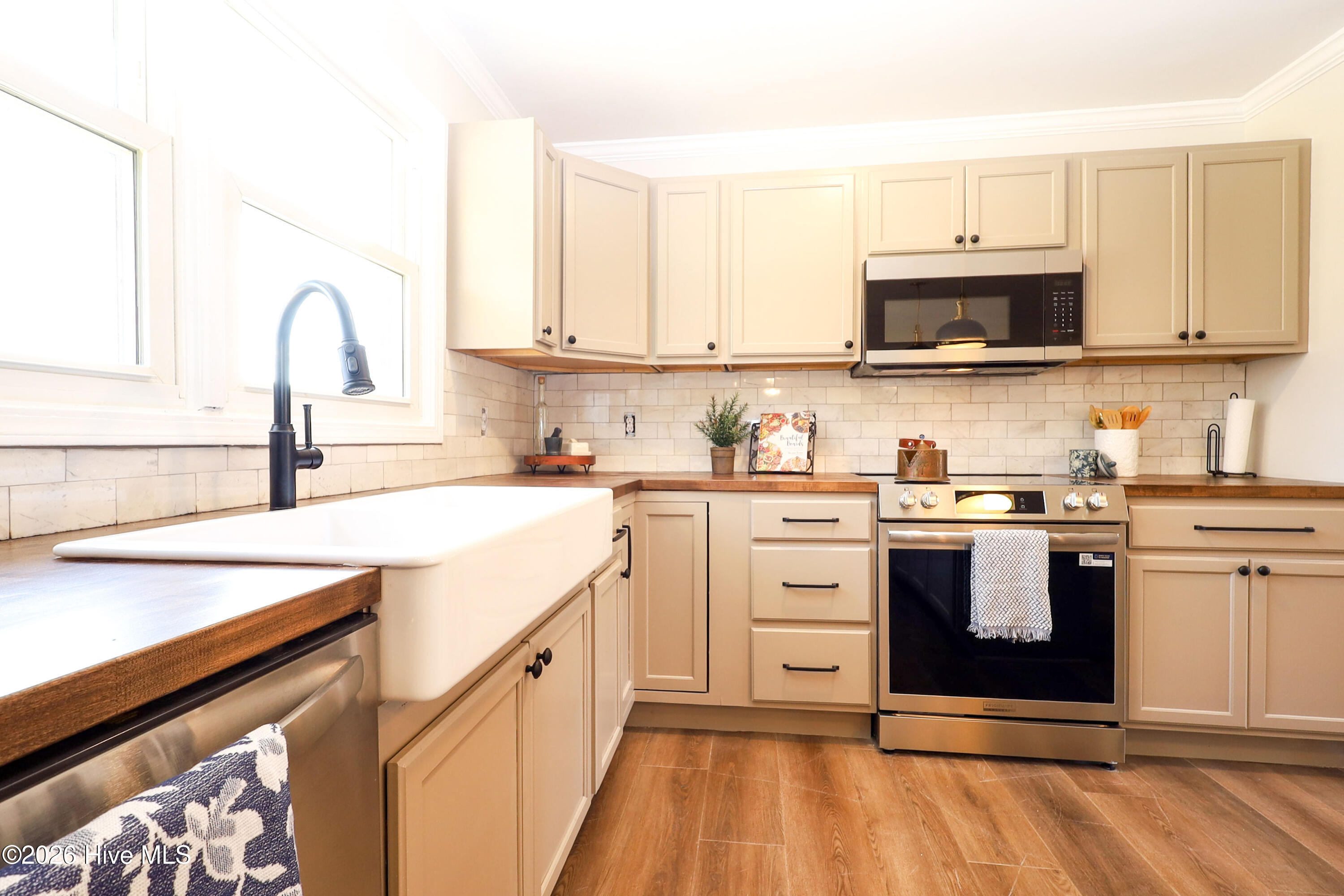 100556838 | Photo 15